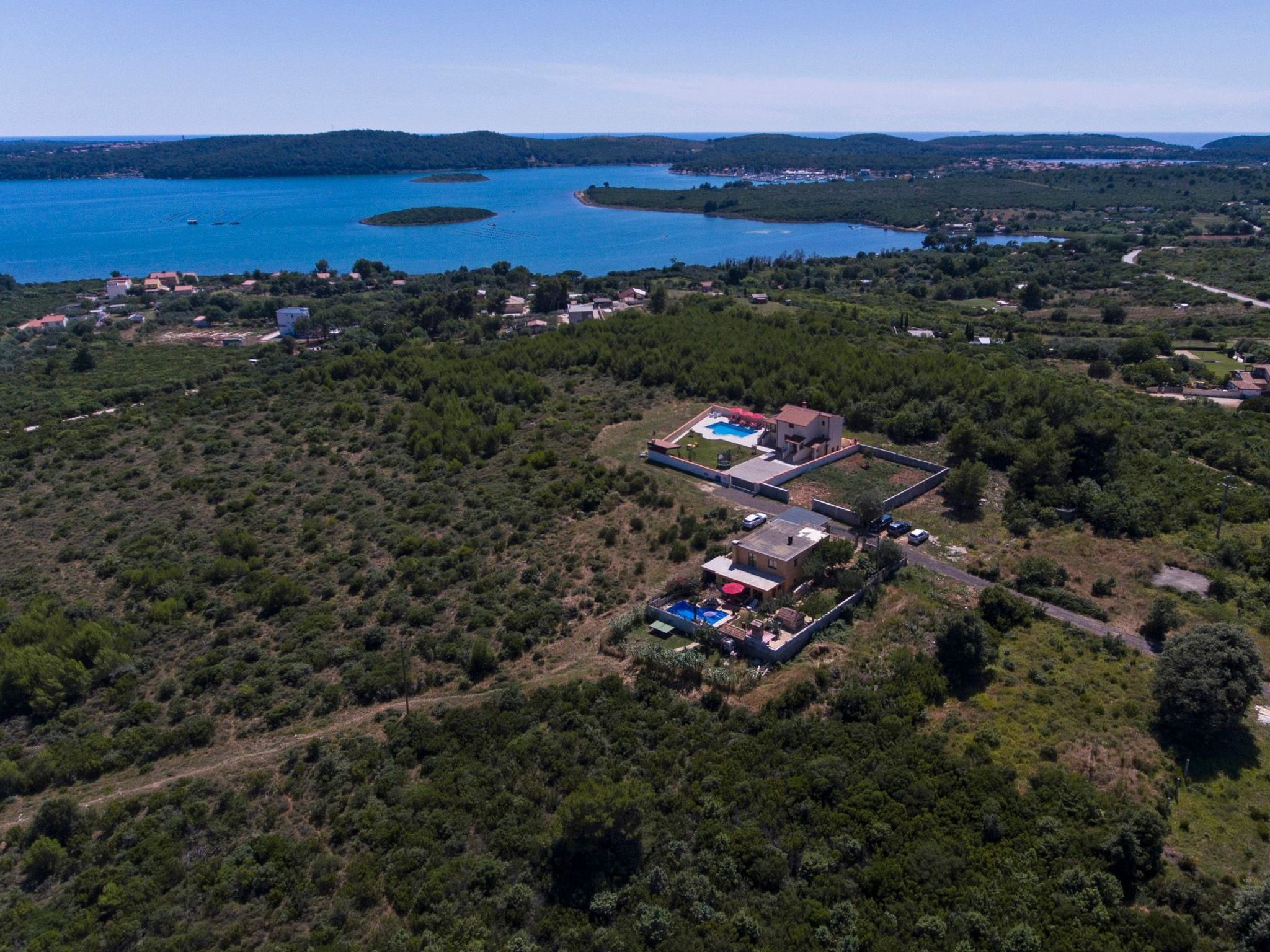 Nettes Ferienhaus in Pomer mit Privatem Pool-Drinnen