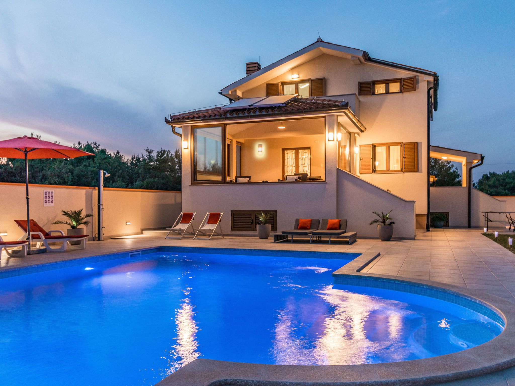 Nettes Ferienhaus in Pomer mit Privatem Pool-Drinnen