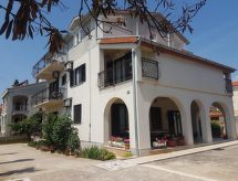 Moderne vakantiewoning op 150 meter van zee in Medulin, Istrië - thumbnail 1