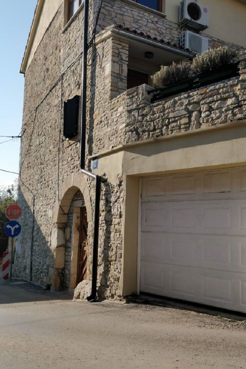 'Filira Medulin' mit Blick auf das Wasser