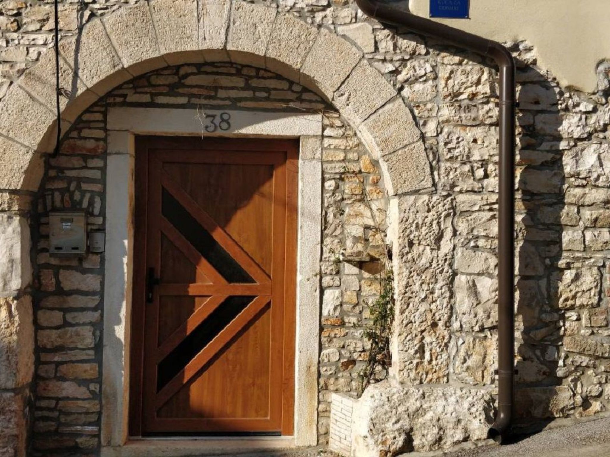 'Filira Medulin' mit Blick auf das Wasser