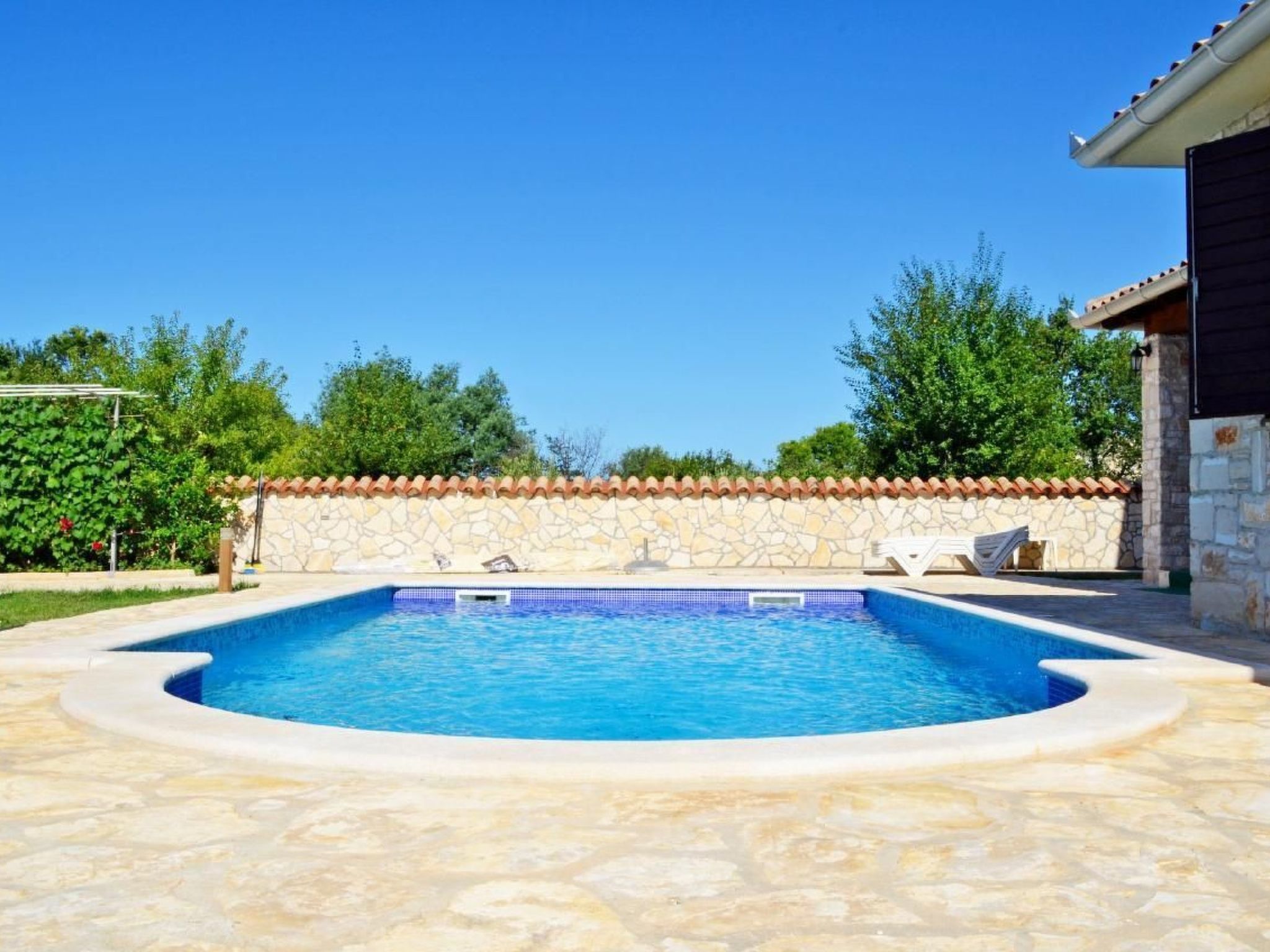 Gemütliches Ferienhaus in Medulin mit Großer Terrasse