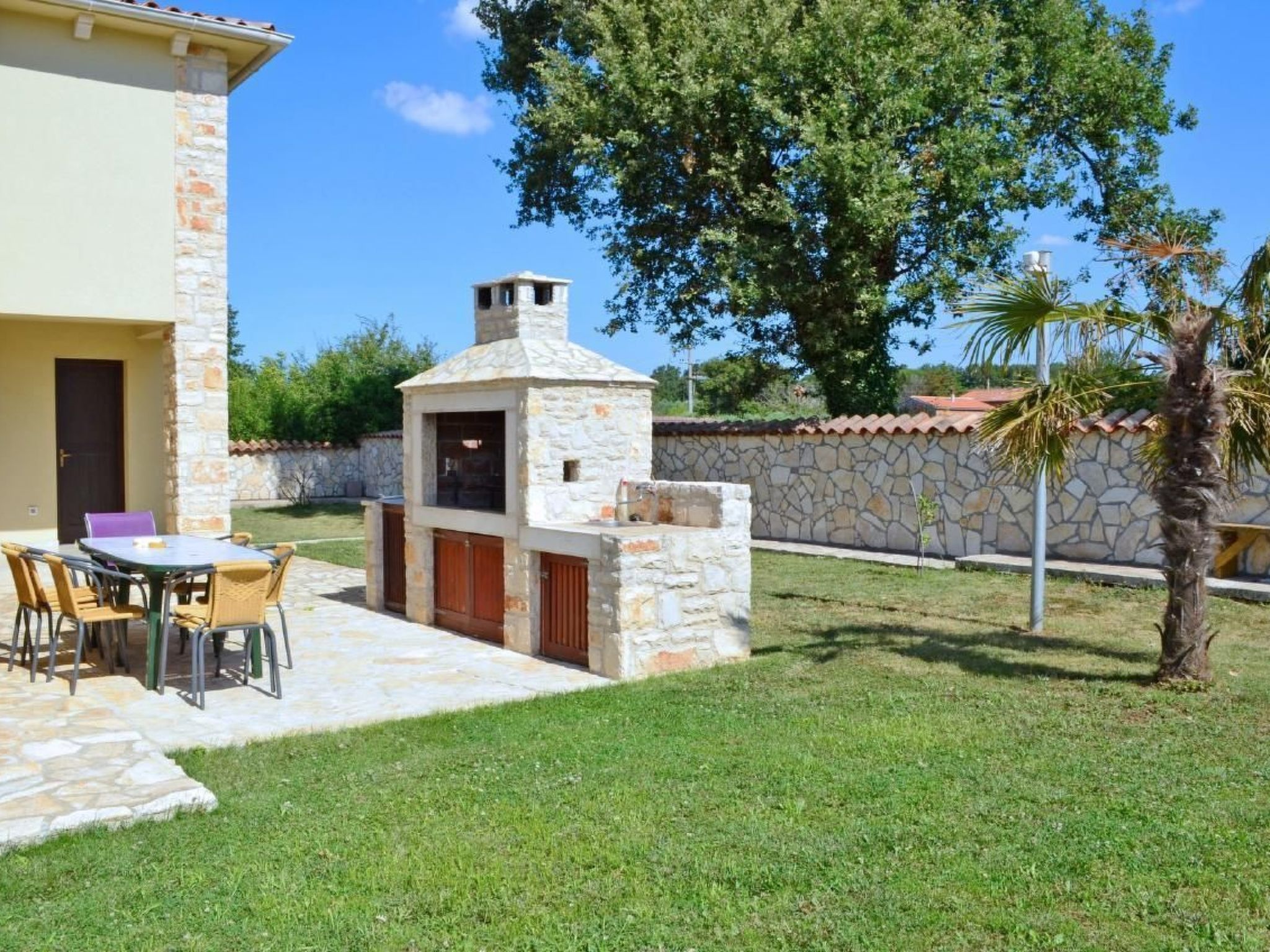 Photo of Gemütliches Ferienhaus in Medulin mit Großer Terrasse