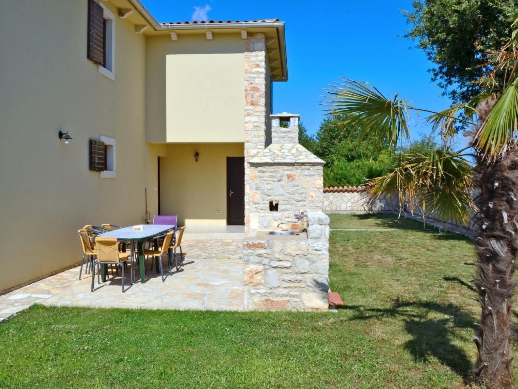 Photo of Gemütliches Ferienhaus in Medulin mit Großer Terrasse