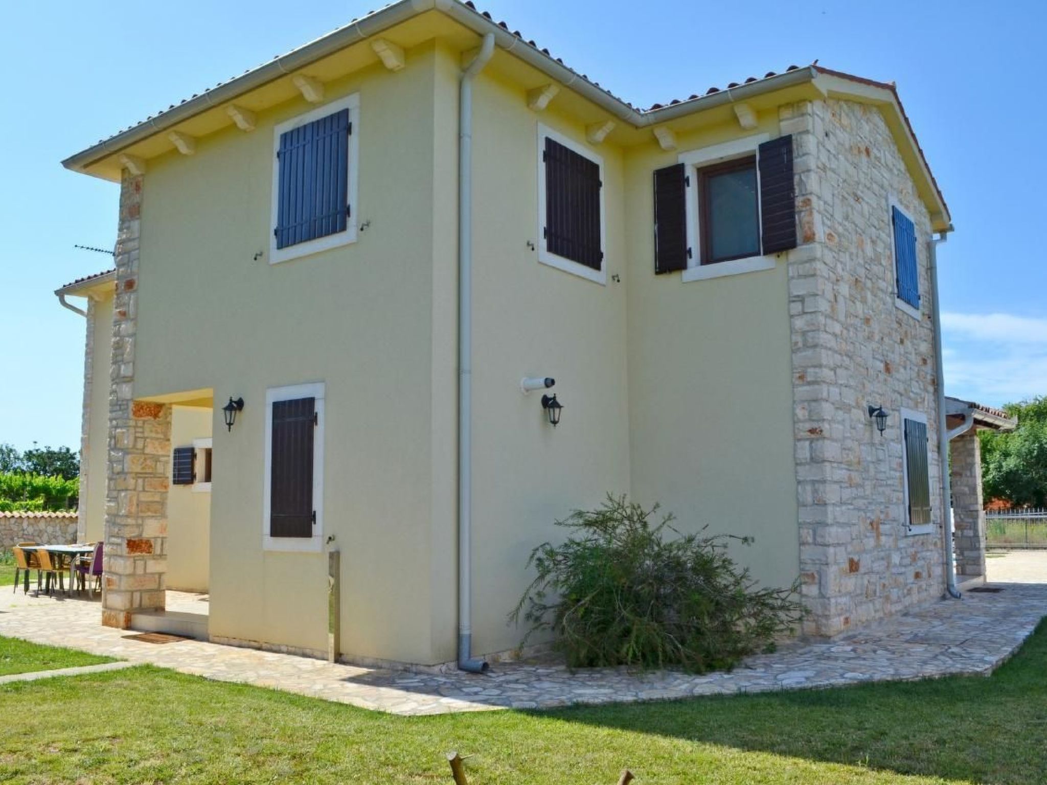 Photo of Gemütliches Ferienhaus in Medulin mit Großer Terrasse
