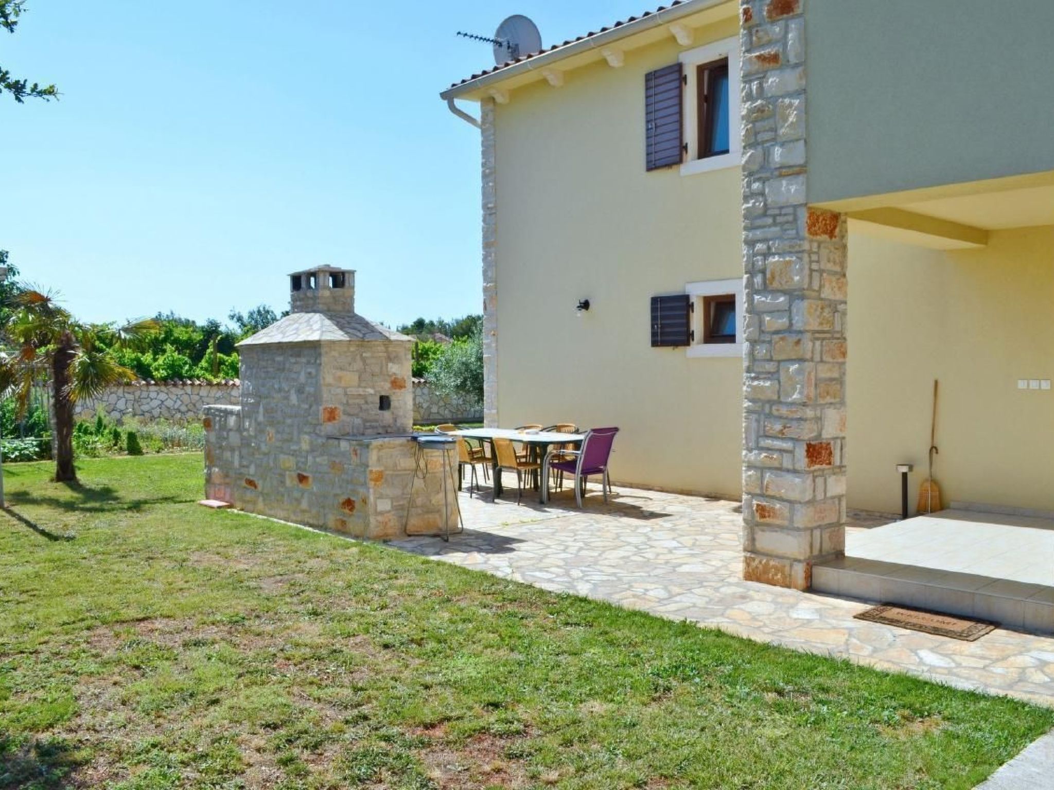 Photo of Gemütliches Ferienhaus in Medulin mit Großer Terrasse