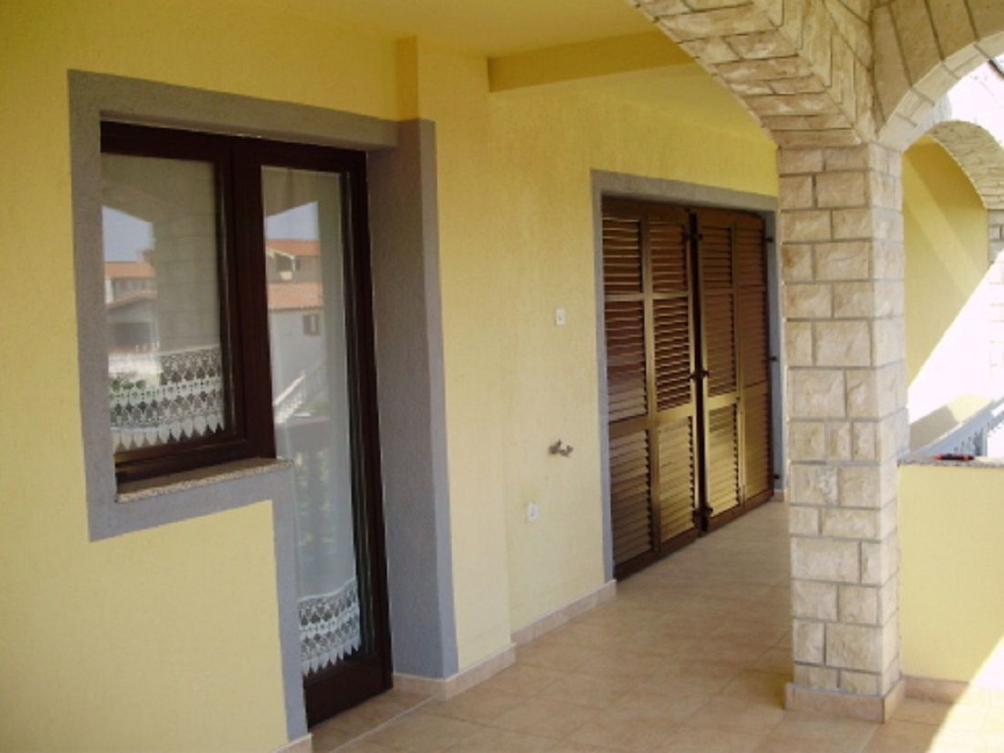 Hübsche Ferienwohnung mit geräumigem Balkon-Buiten