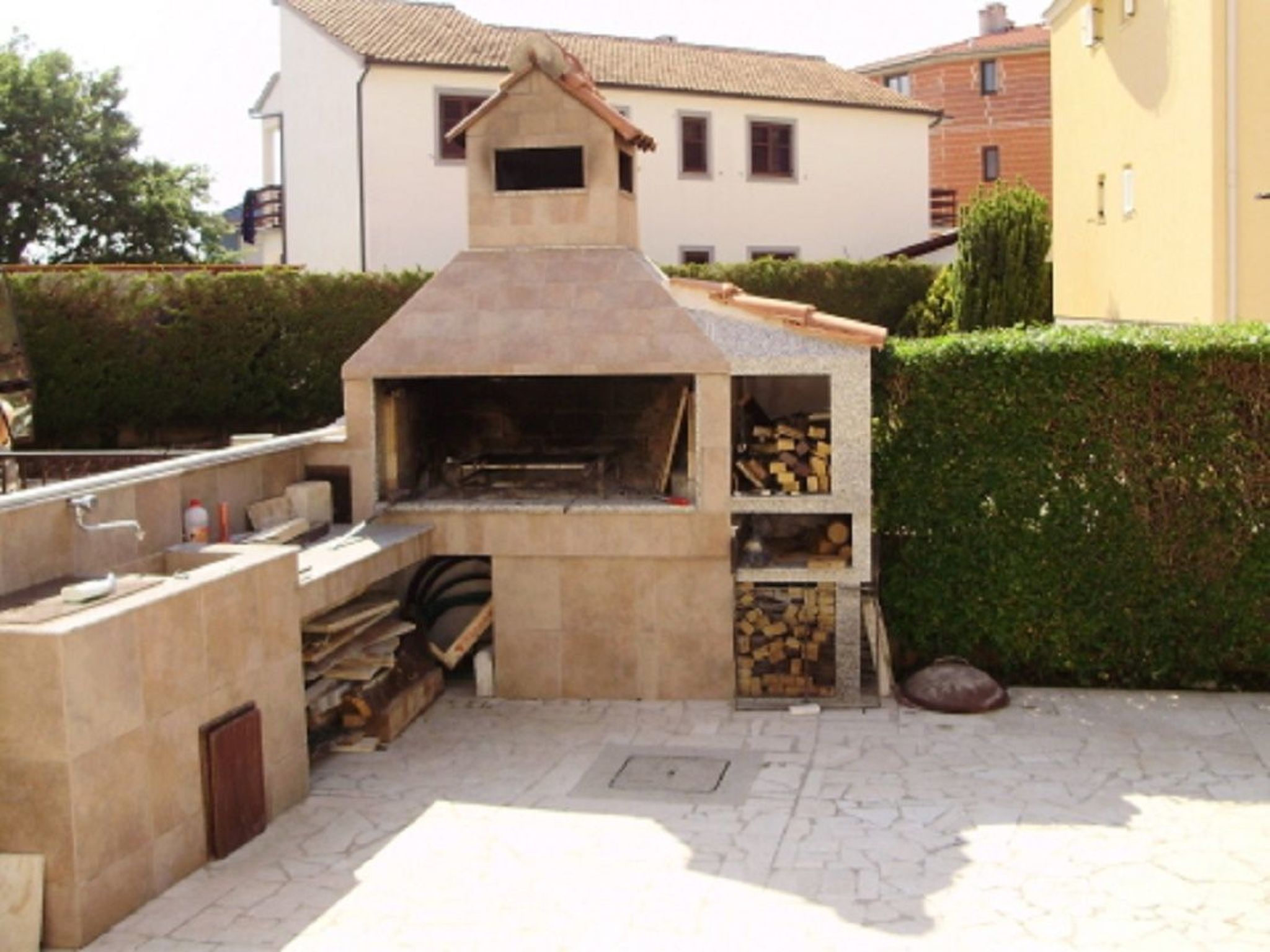 Hübsche Ferienwohnung mit geräumigem Balkon-Buiten