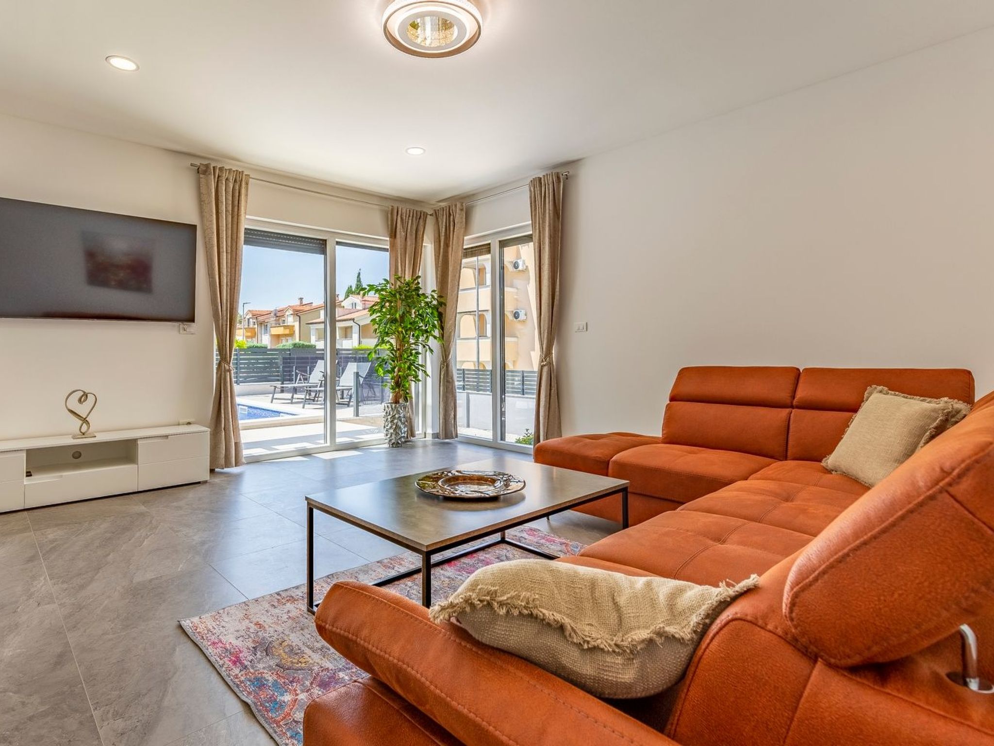 De lux "Villa Bieca", in der Nähe des Sandstrandes-Drinnen