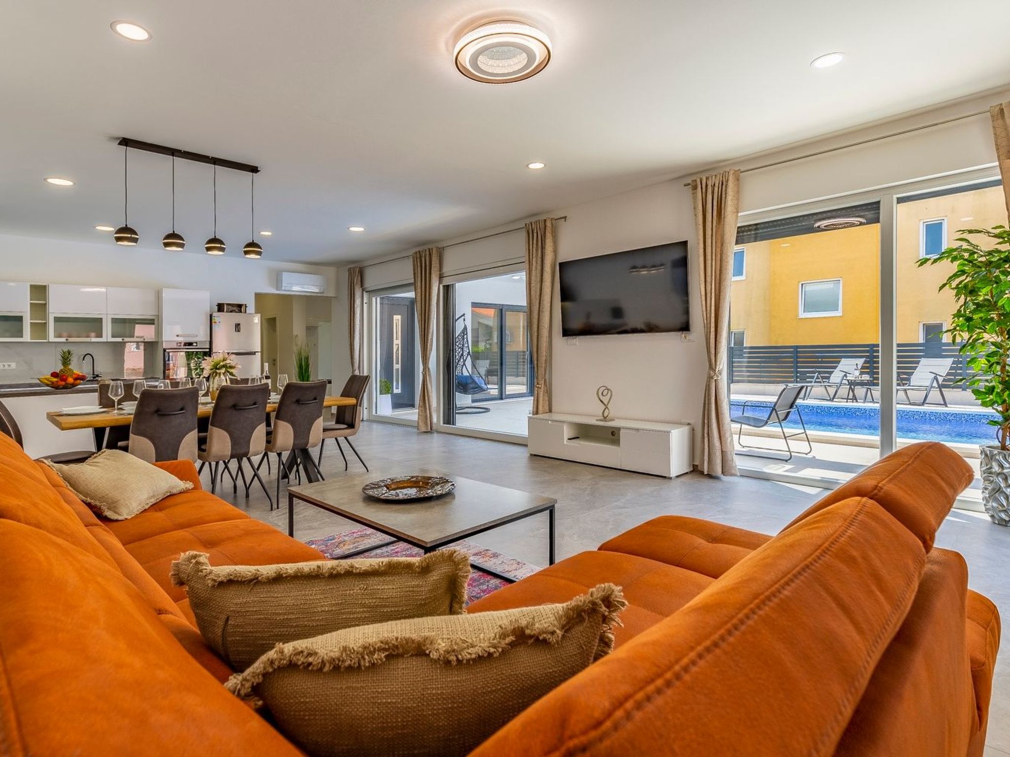 De lux "Villa Bieca", in der Nähe des Sandstrandes-Drinnen