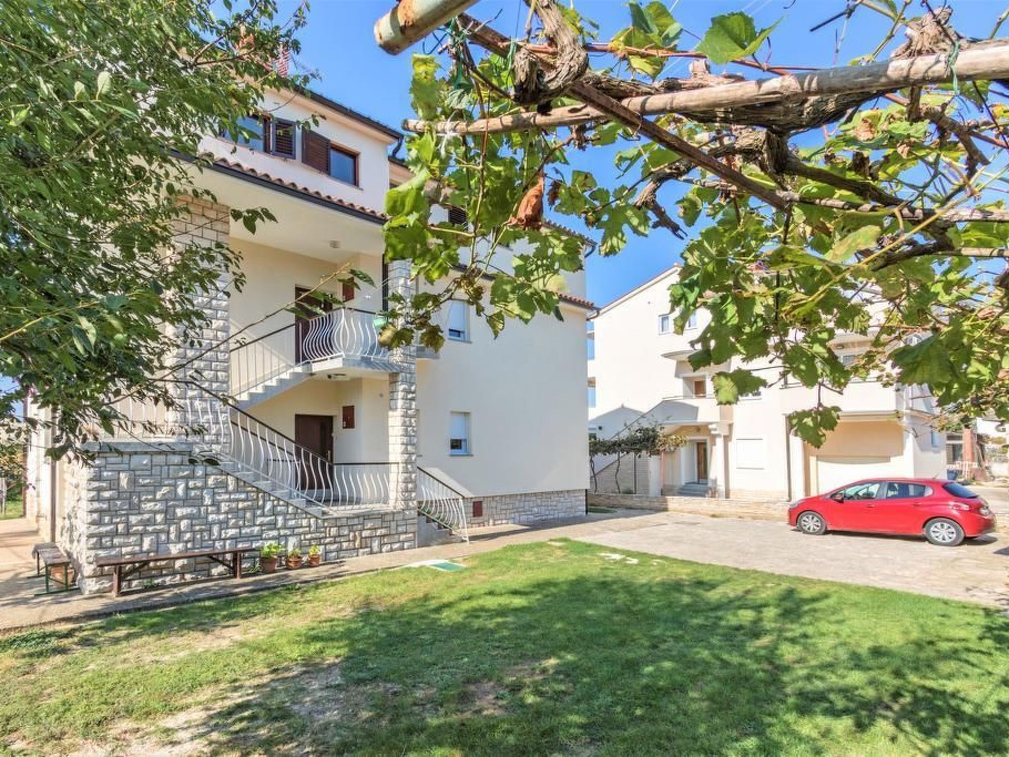Wohnung mit Balkon-Buiten