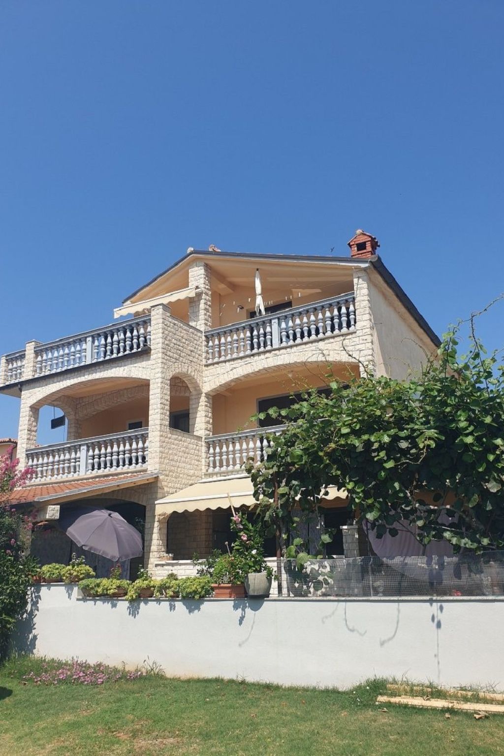 Photo of Wohnung "First" mit Terrasse