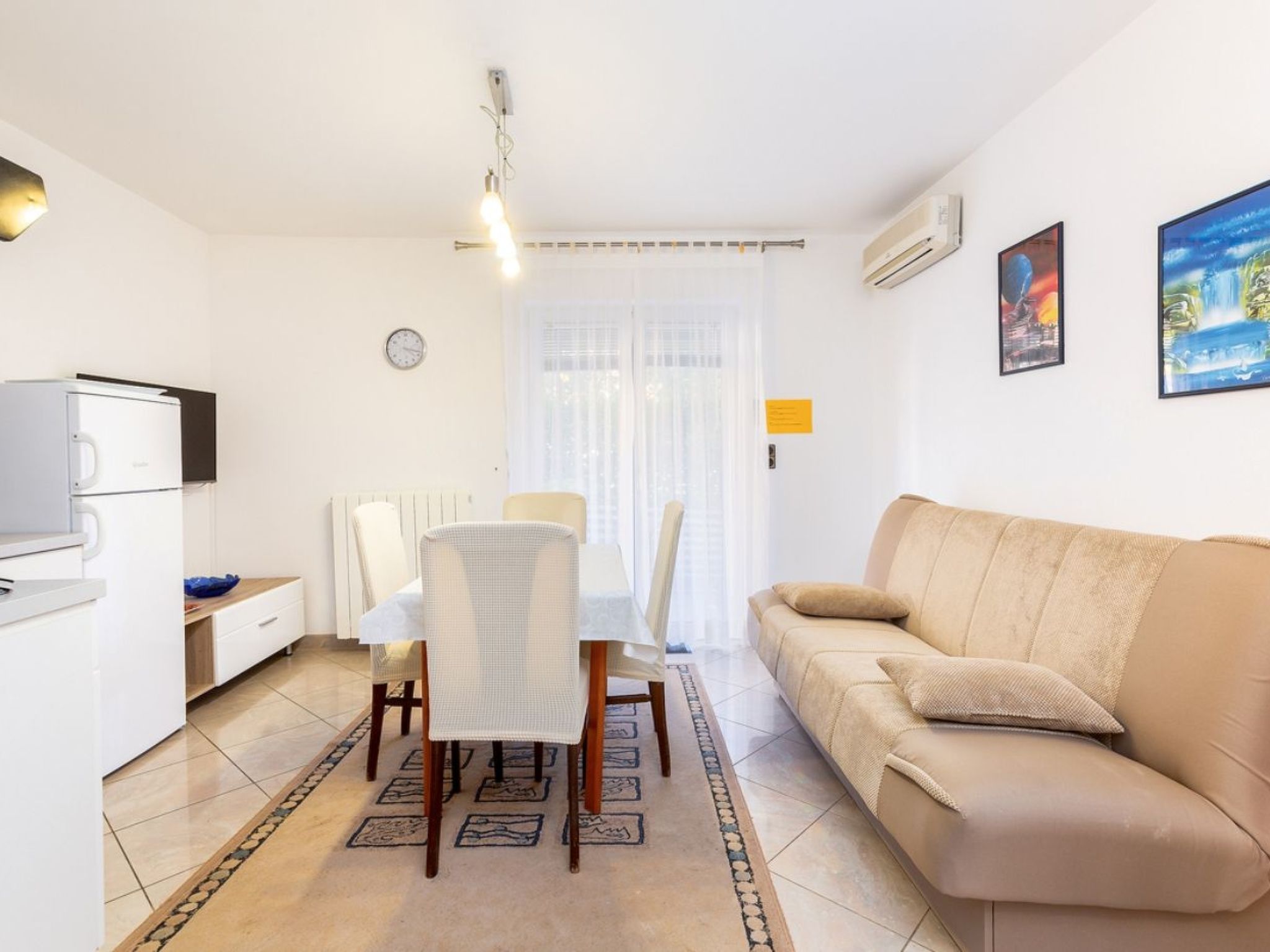 Photo of in der Nähe des Sandstrandes