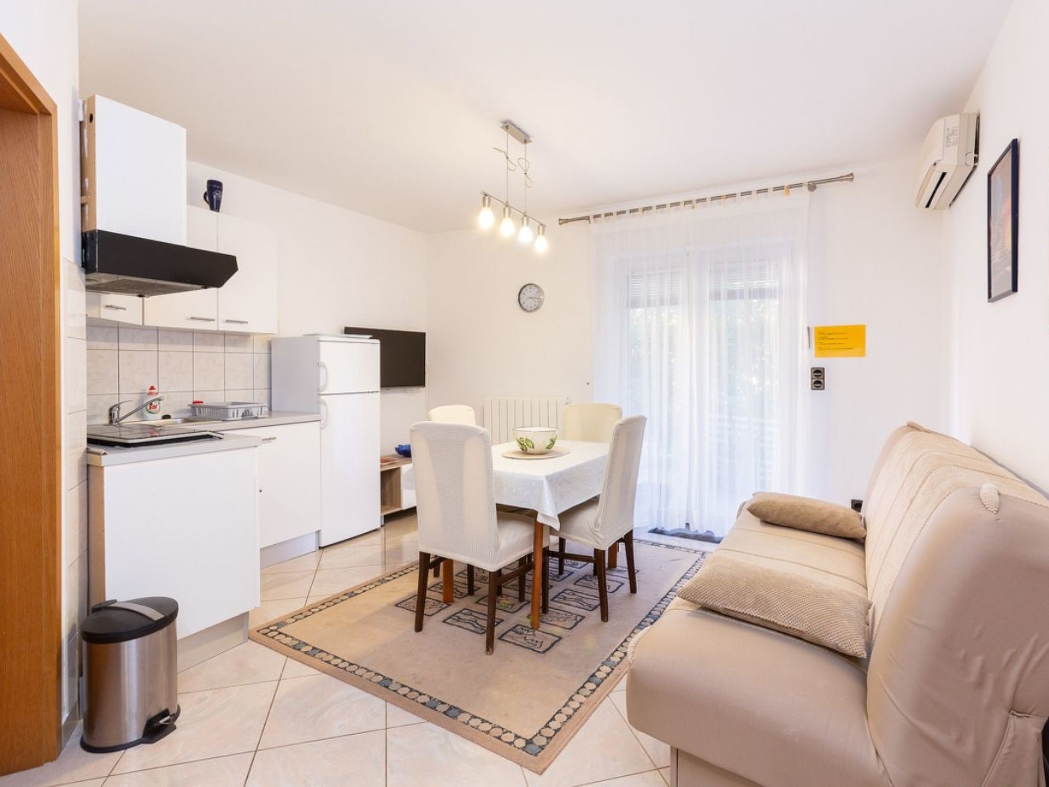 Photo of in der Nähe des Sandstrandes