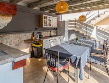 Villa Agneza: privézwembad en tuin op 300m van zee in Medulin - thumbnail 4