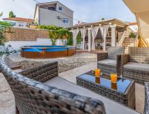 Villa Agneza: privézwembad en tuin op 300m van zee in Medulin - thumbnail 5