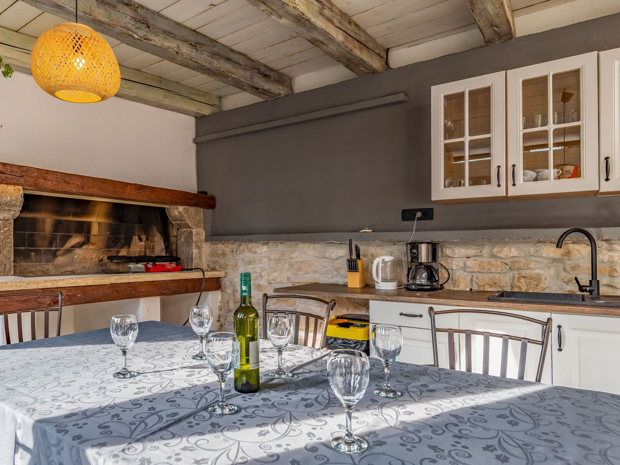 Villa Agneza mit Garten, Pool und Pavillon-Dedans