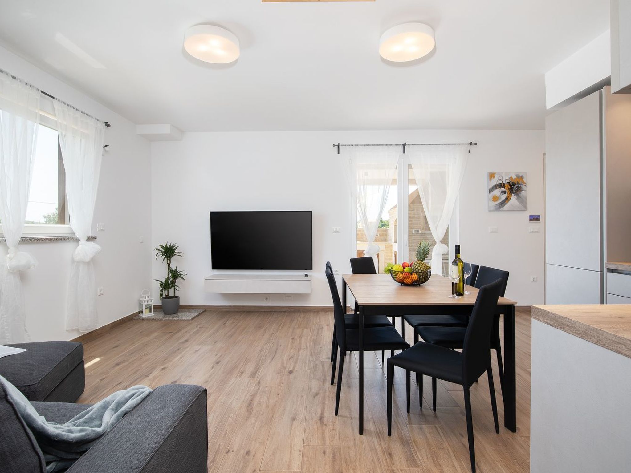 In Pomer mit Parkplatz-Binnen