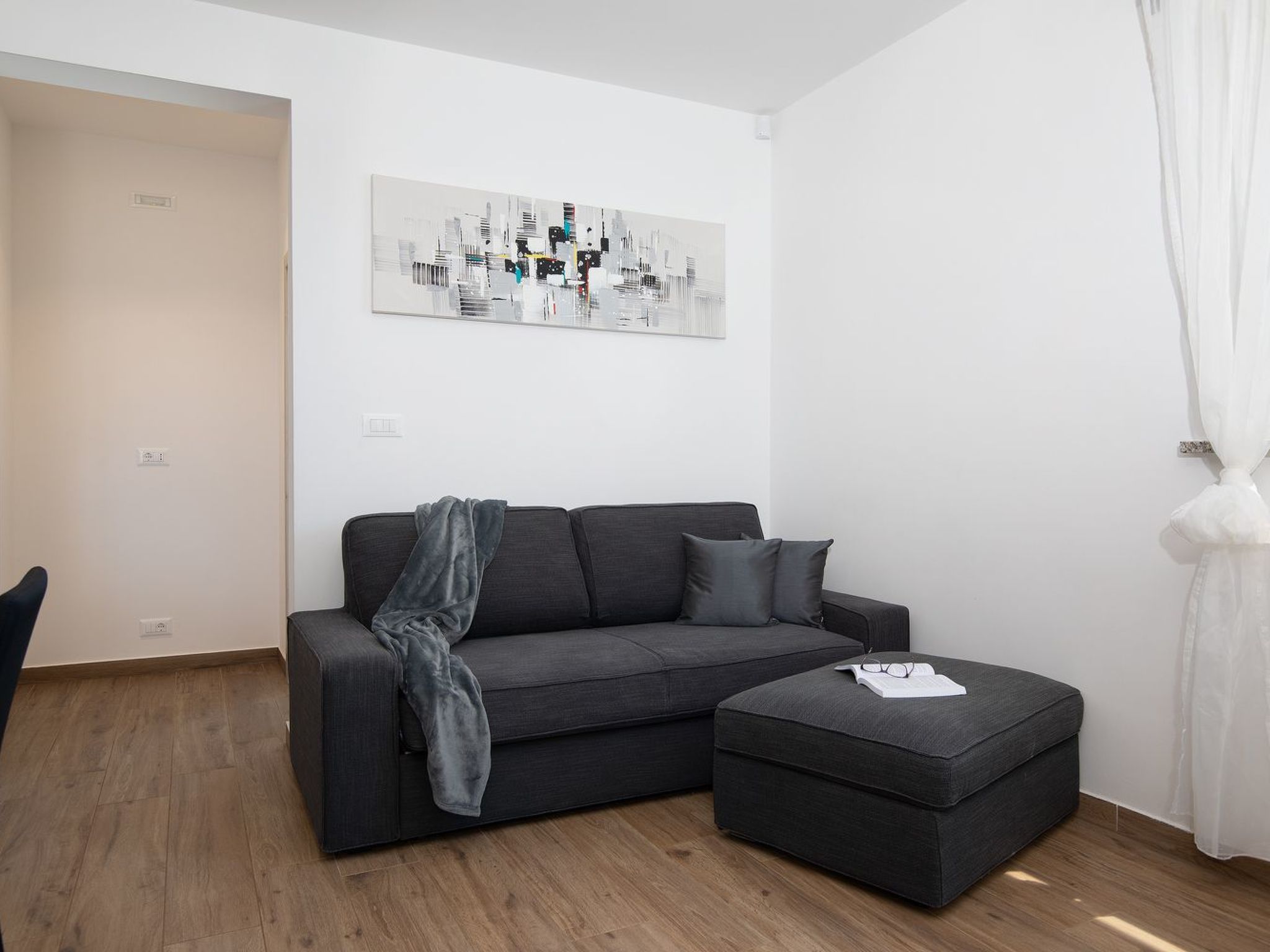 In Pomer mit Parkplatz-Binnen