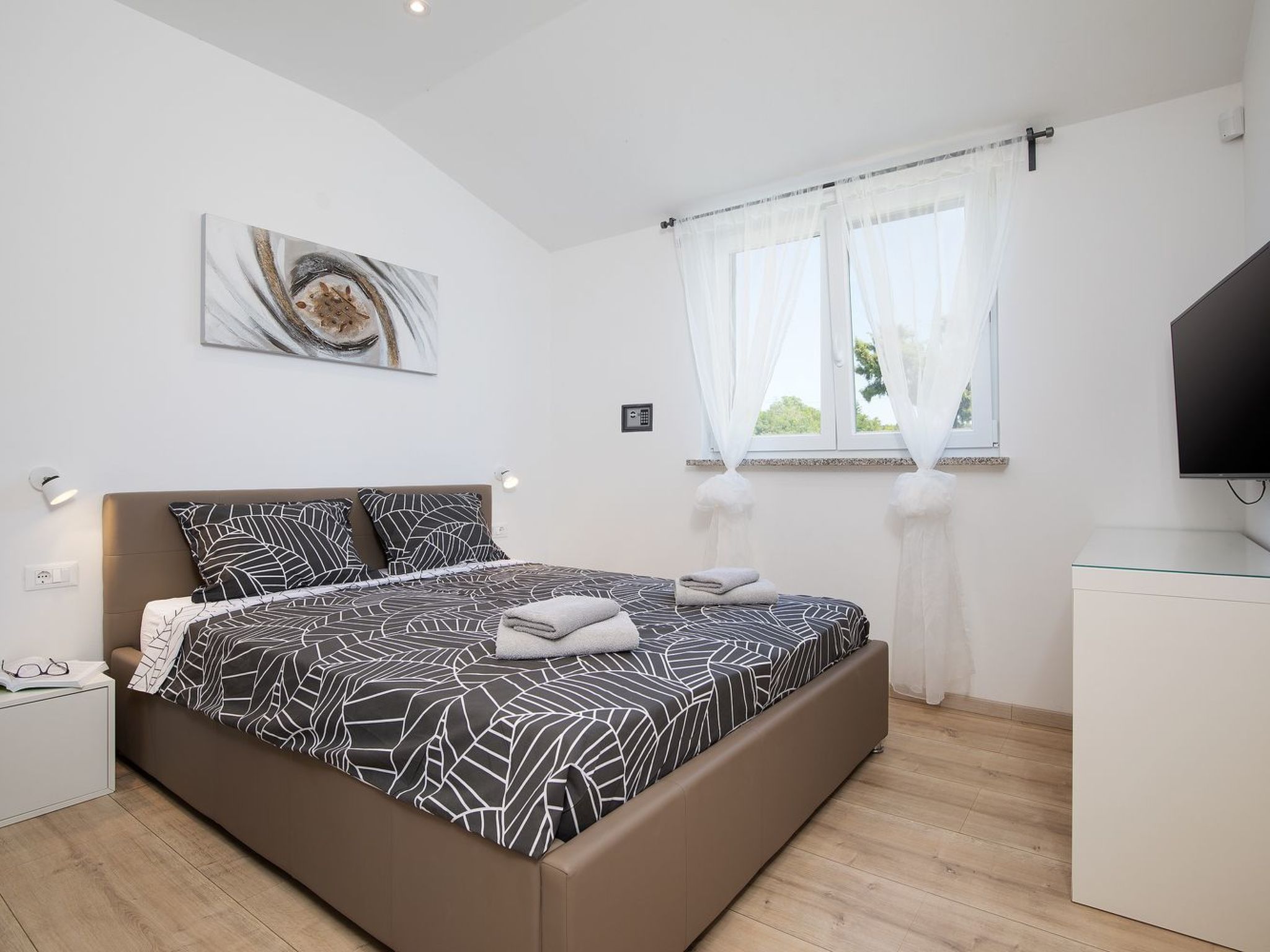 In Pomer mit Parkplatz-Binnen