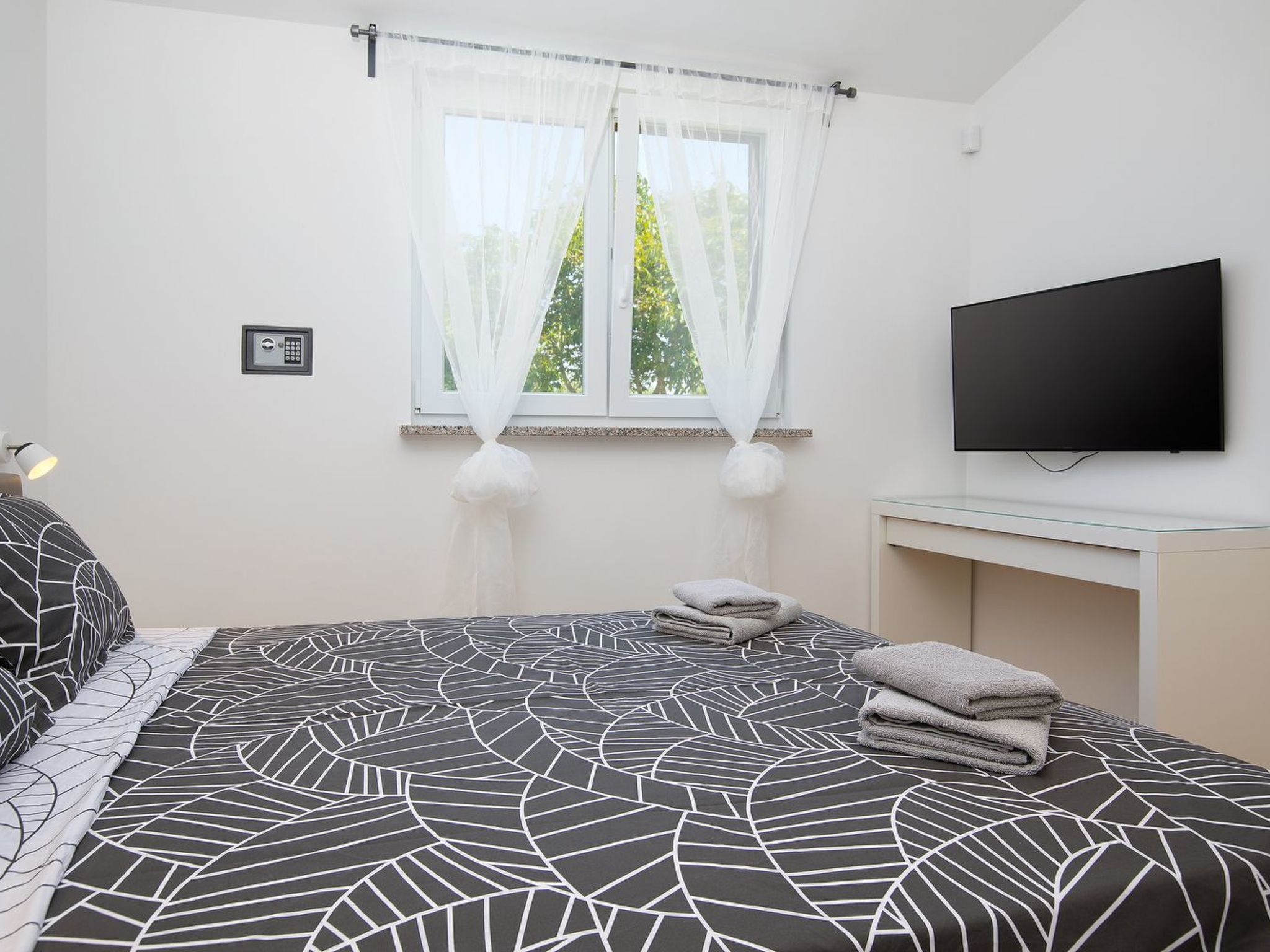 In Pomer mit Parkplatz-Binnen