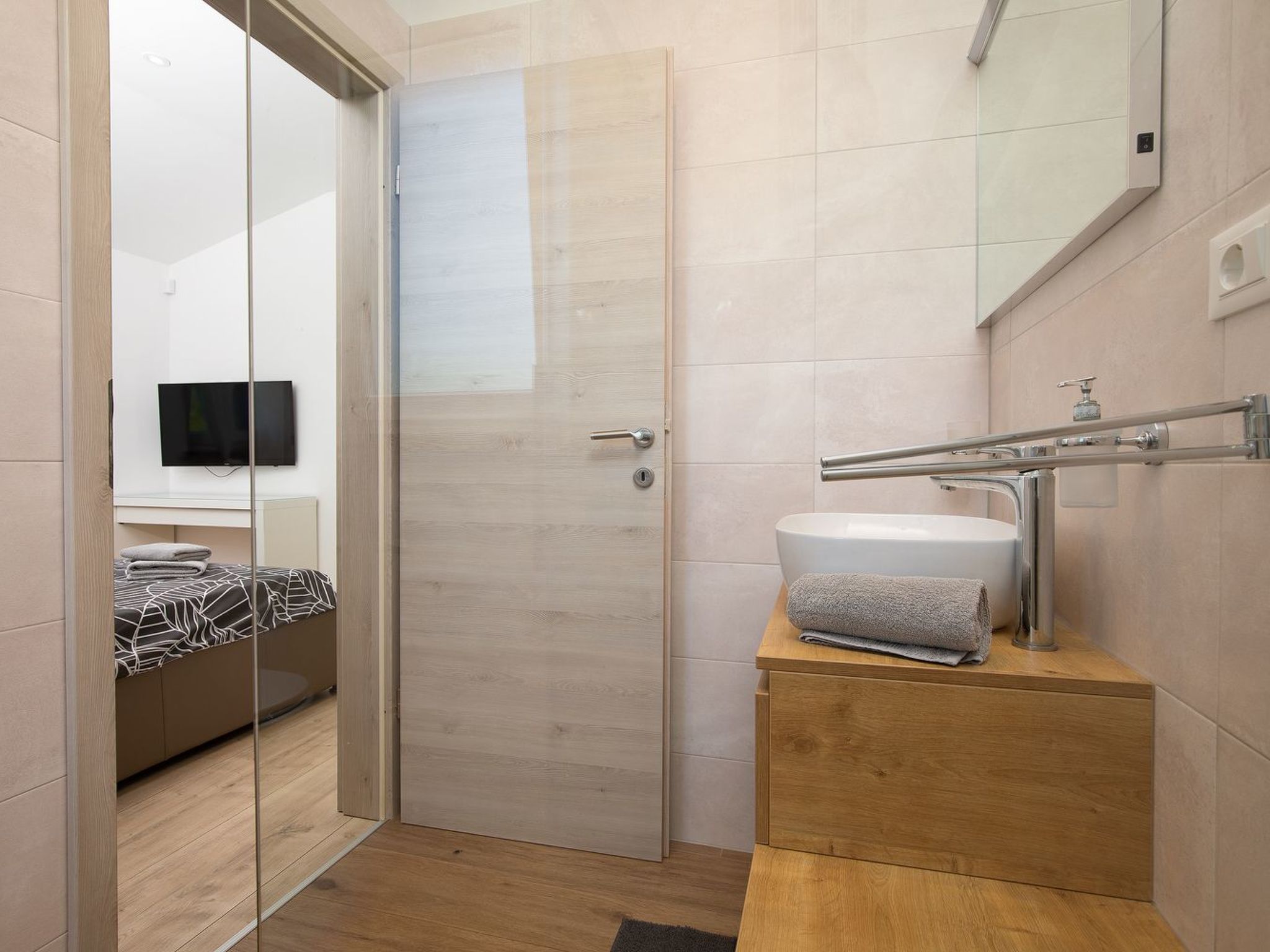 In Pomer mit Parkplatz-Binnen