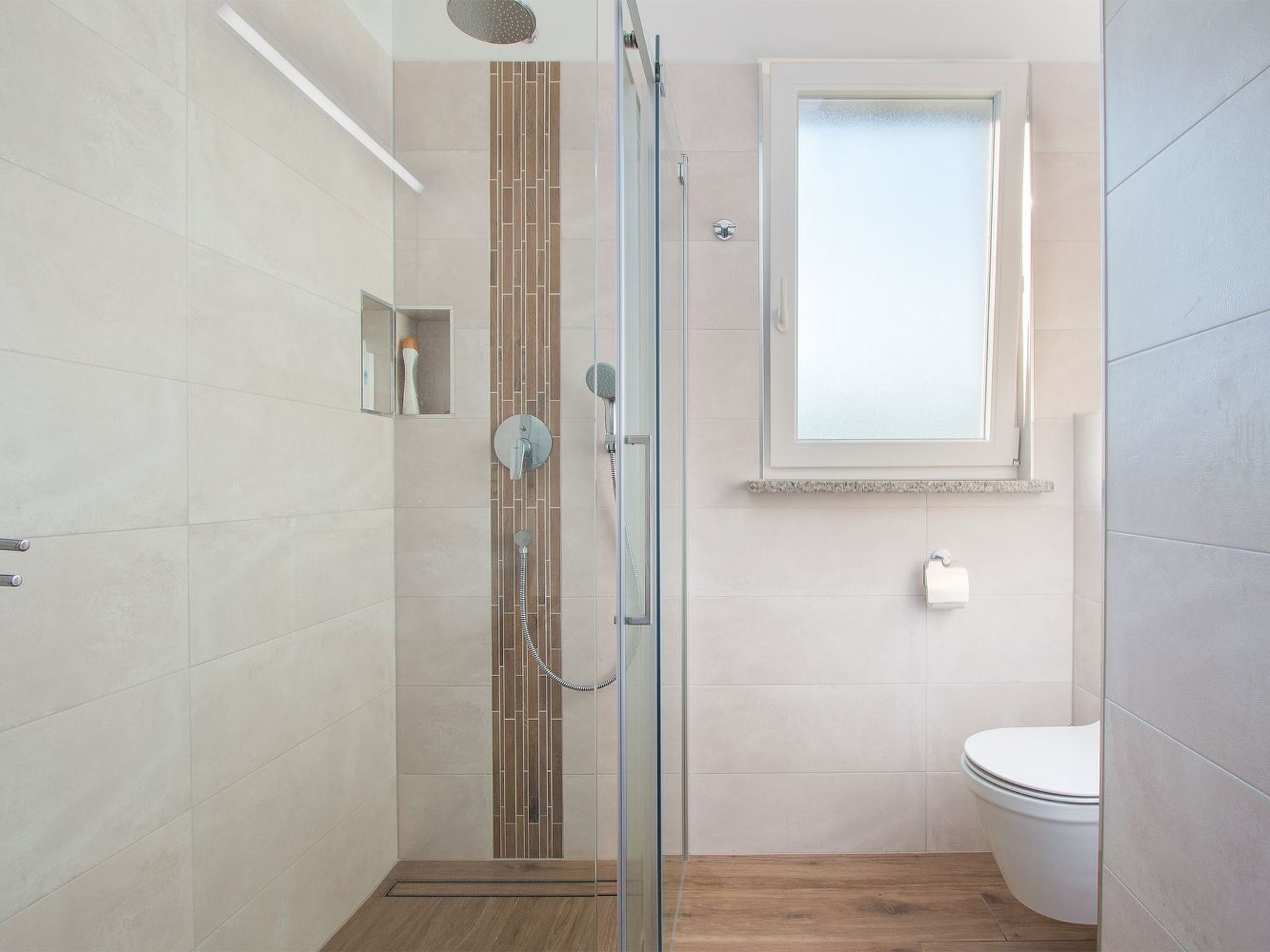 In Pomer mit Parkplatz-Binnen