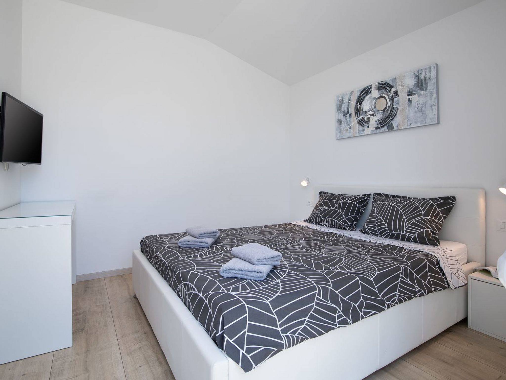 In Pomer mit Parkplatz-Binnen