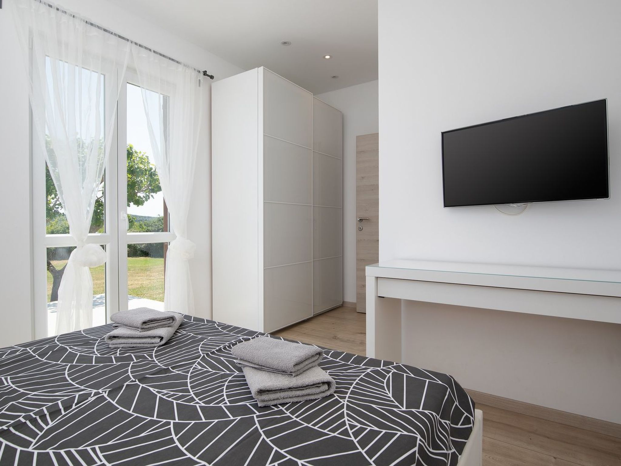 In Pomer mit Parkplatz-Binnen