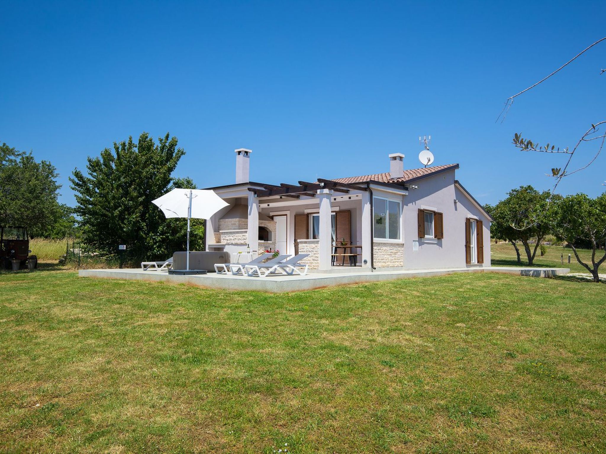 In Pomer mit Parkplatz-Binnen