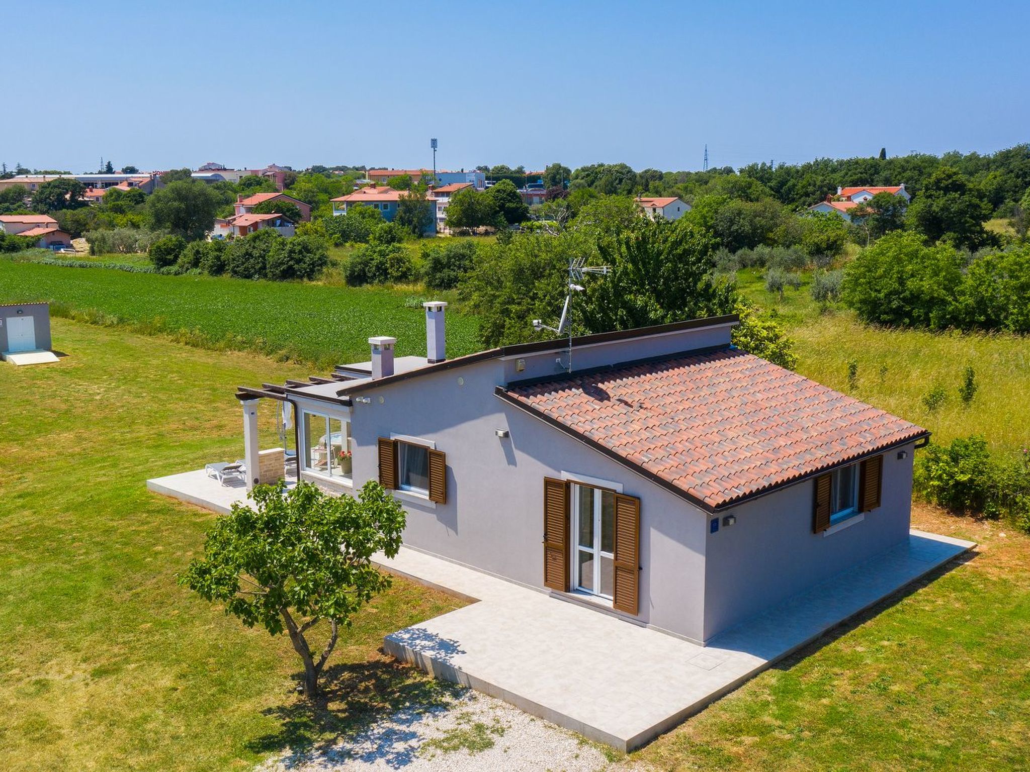 In Pomer mit Parkplatz-Binnen