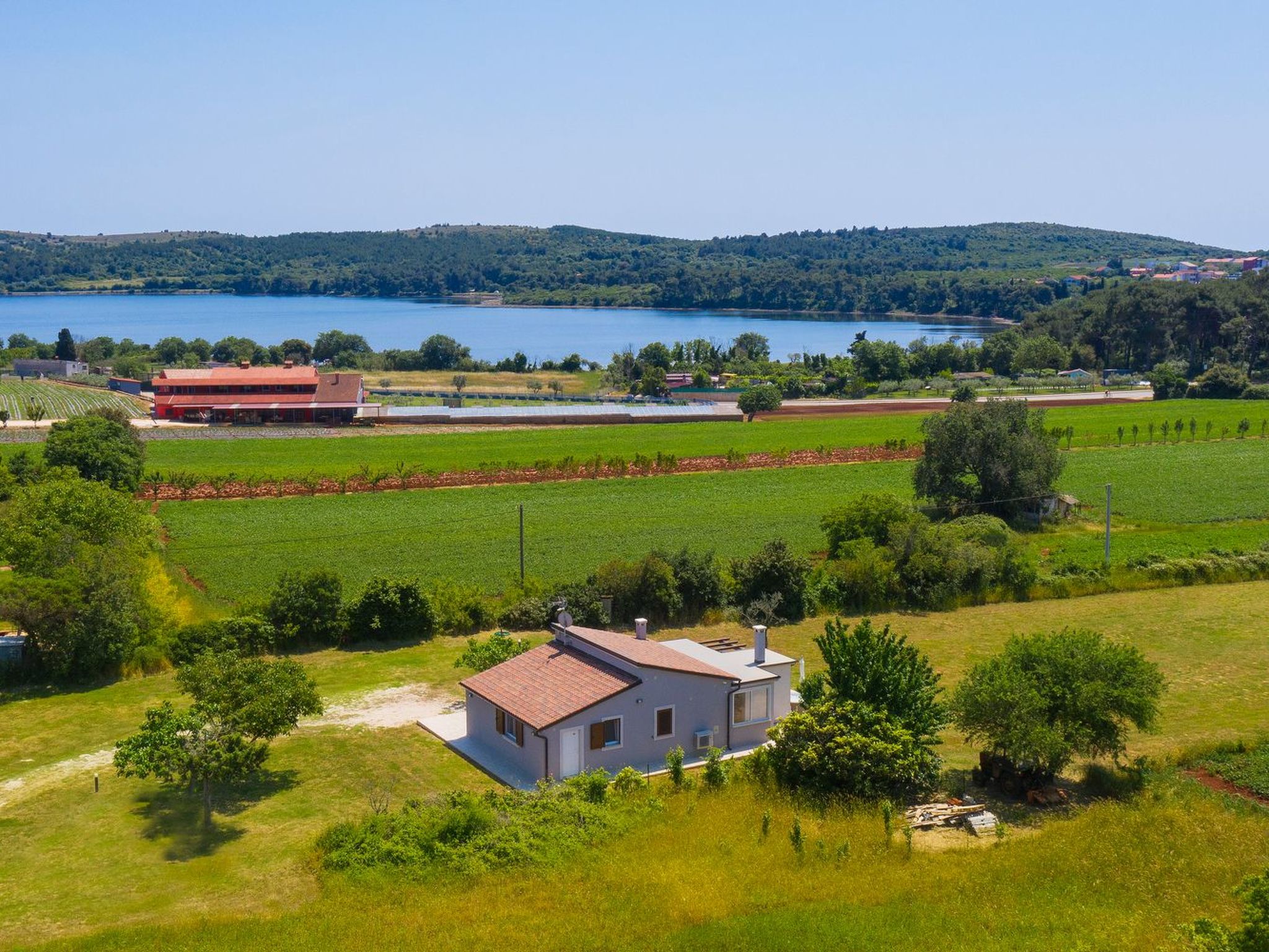 In Pomer mit Parkplatz-Binnen