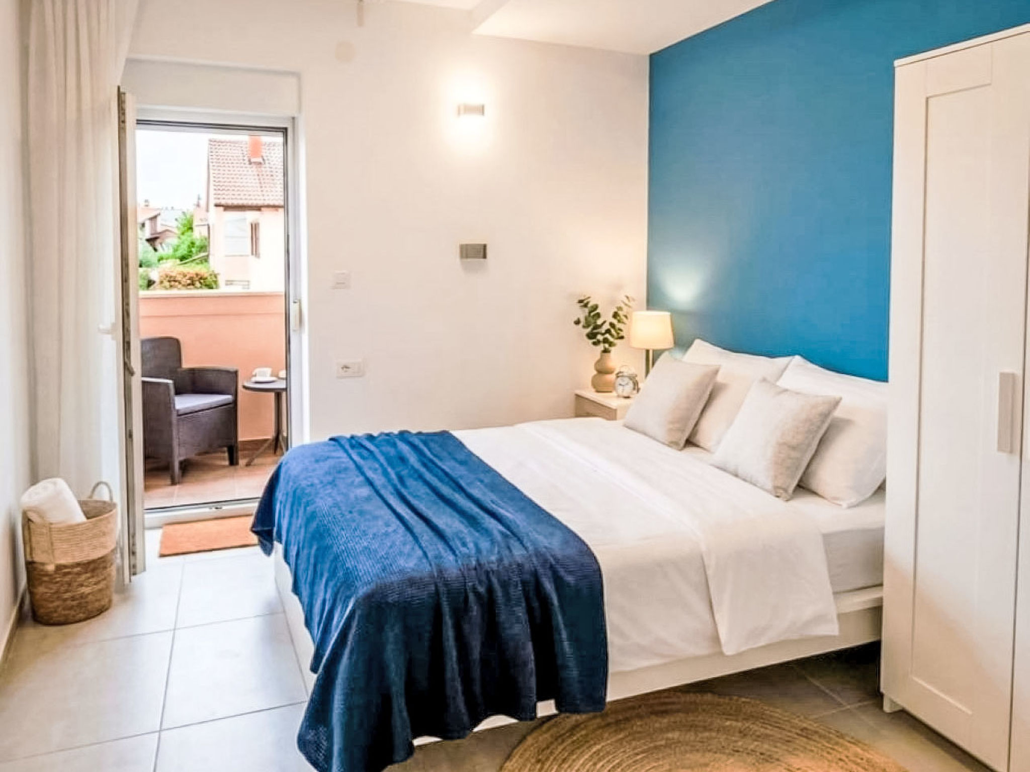 Family Apartment Oros Medulin, with a pool