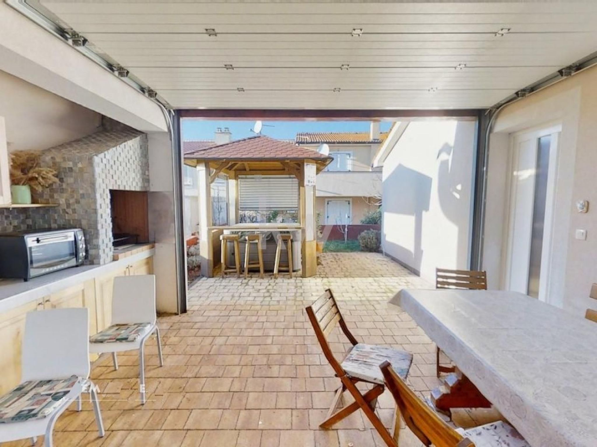 In Medulin, in der Nähe des Strandes-Drinnen