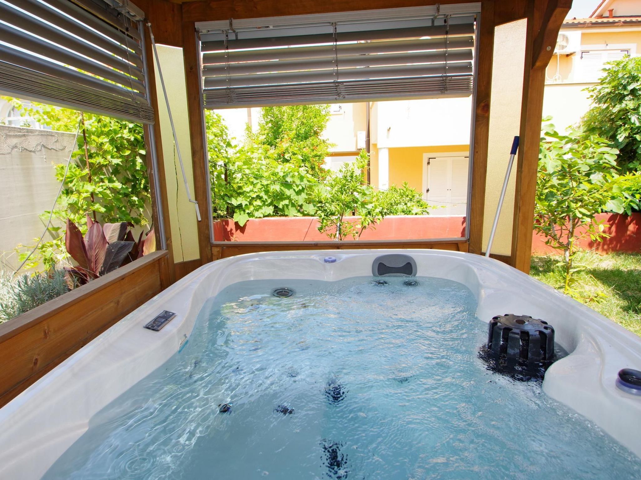 In Medulin, in der Nähe des Strandes-Image-tags.info