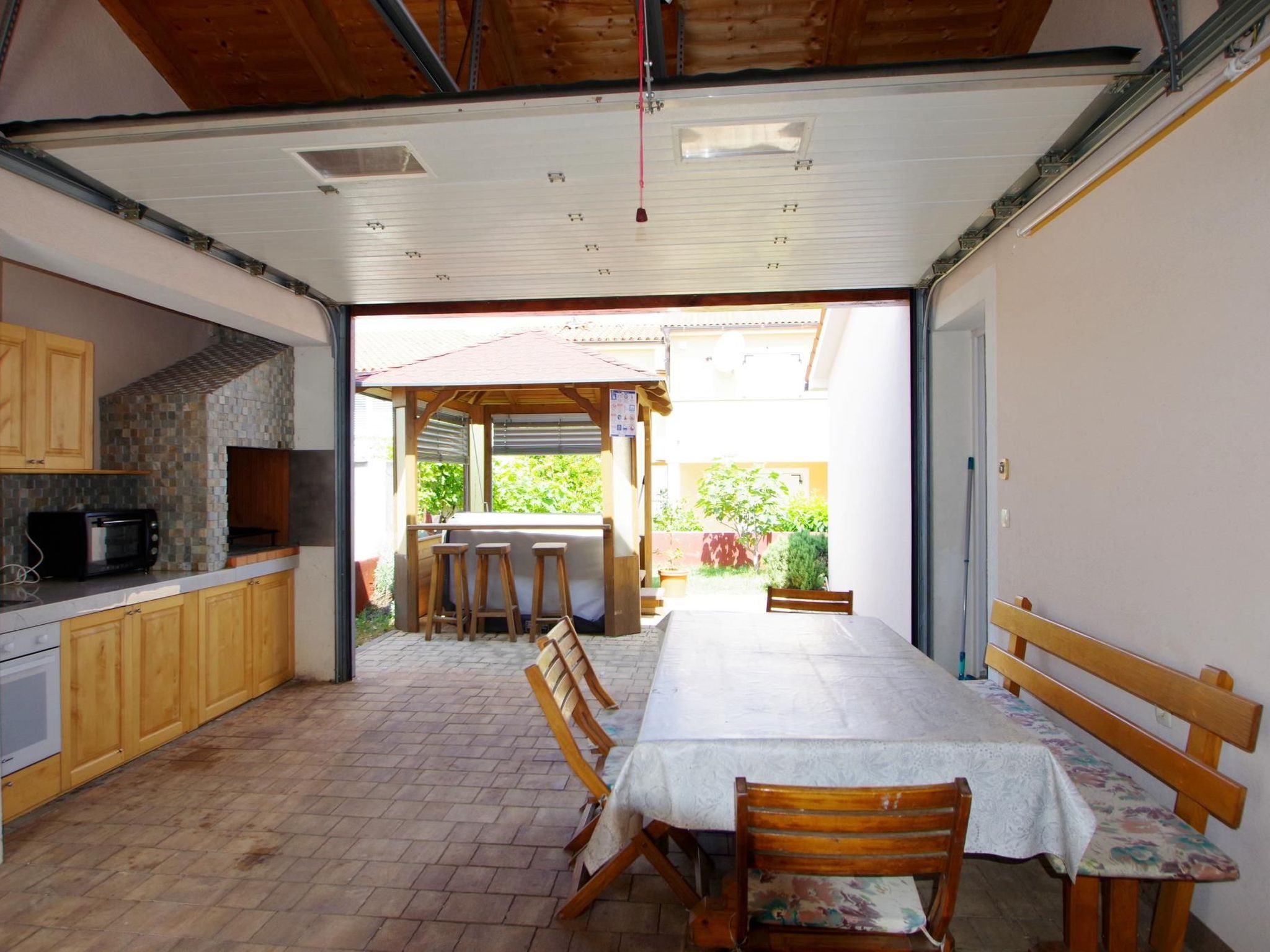 In Medulin, in der Nähe des Strandes-Drinnen