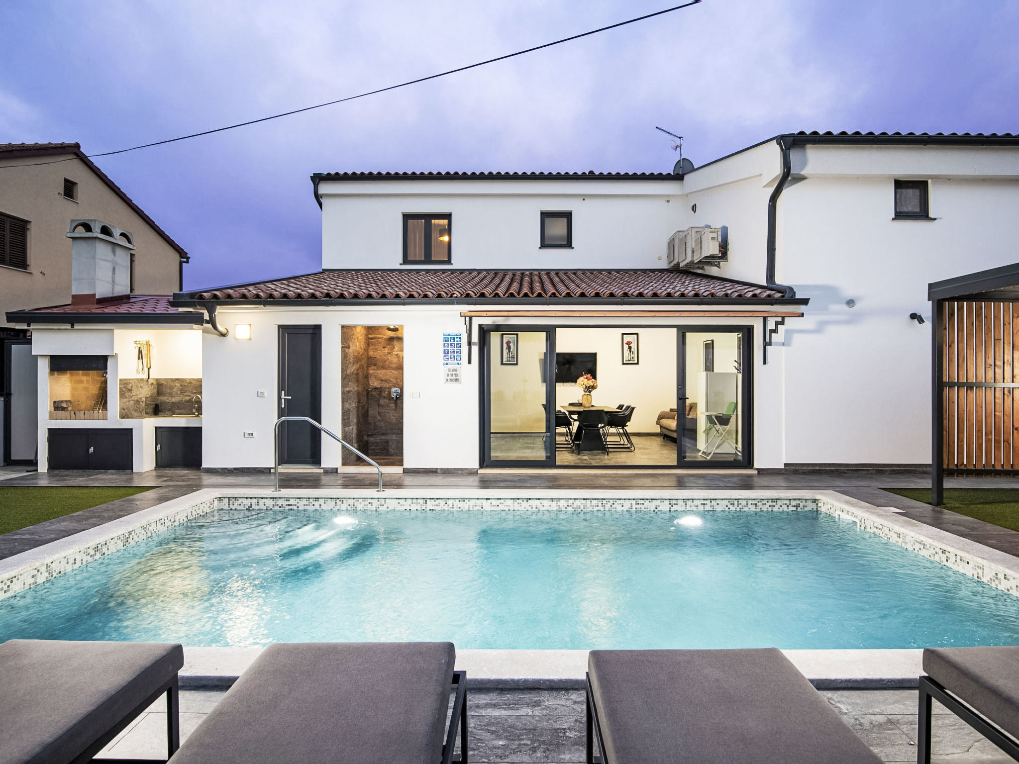 4 SZ mit Bad en suite Pool und Sommerküche