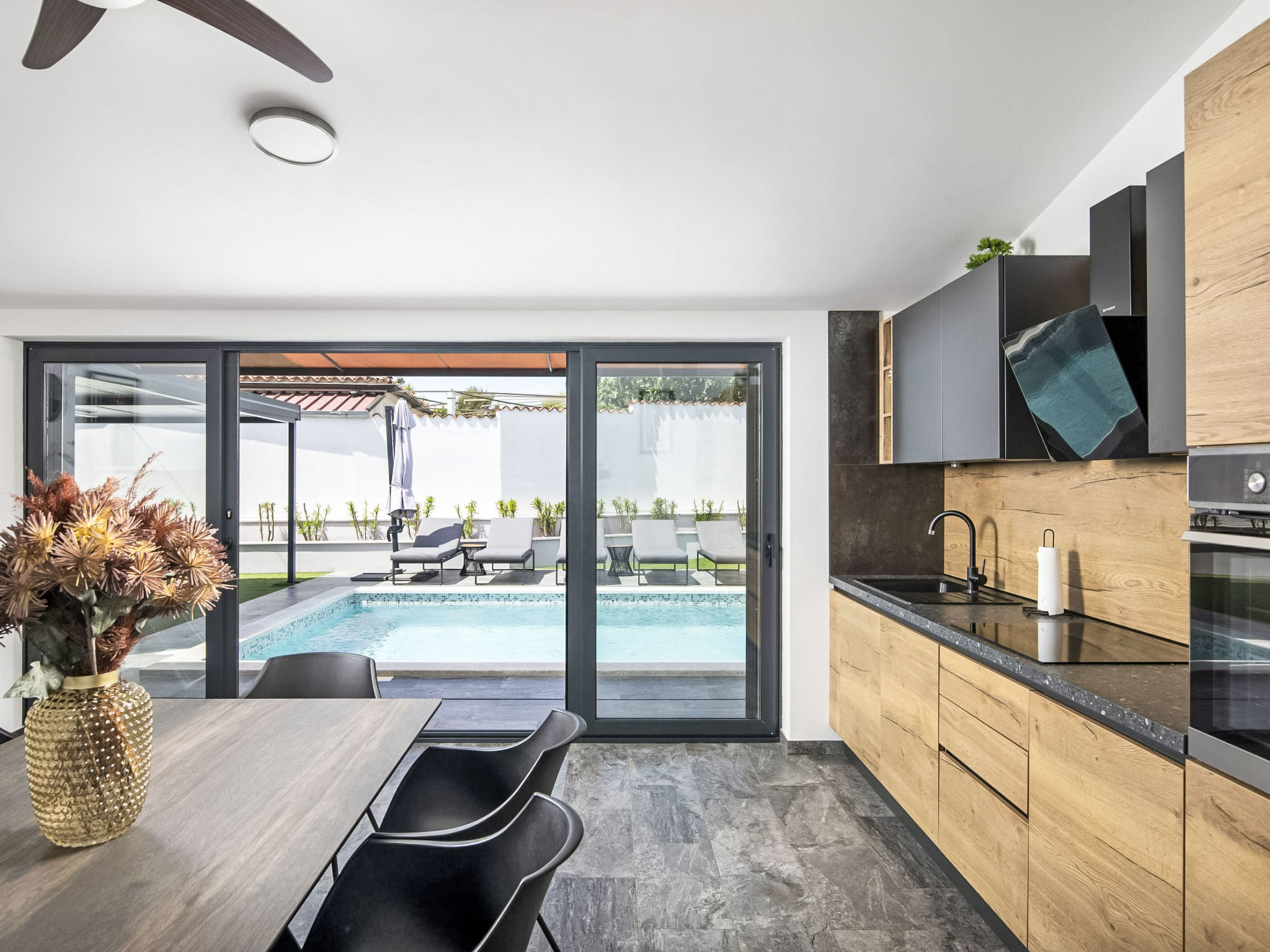 Photo of 4 SZ mit Bad en suite Pool und Sommerküche