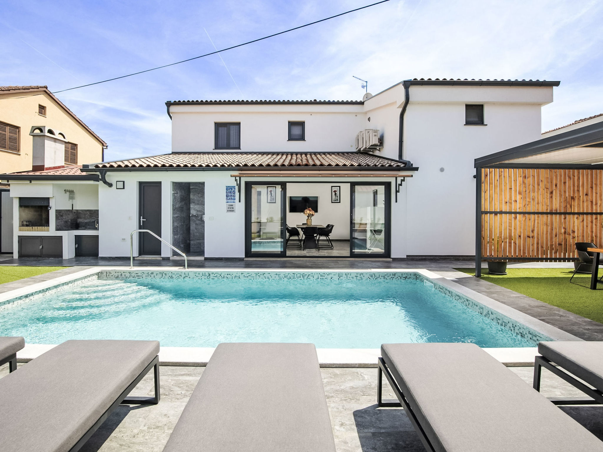 Photo of 4 SZ mit Bad en suite Pool und Sommerküche