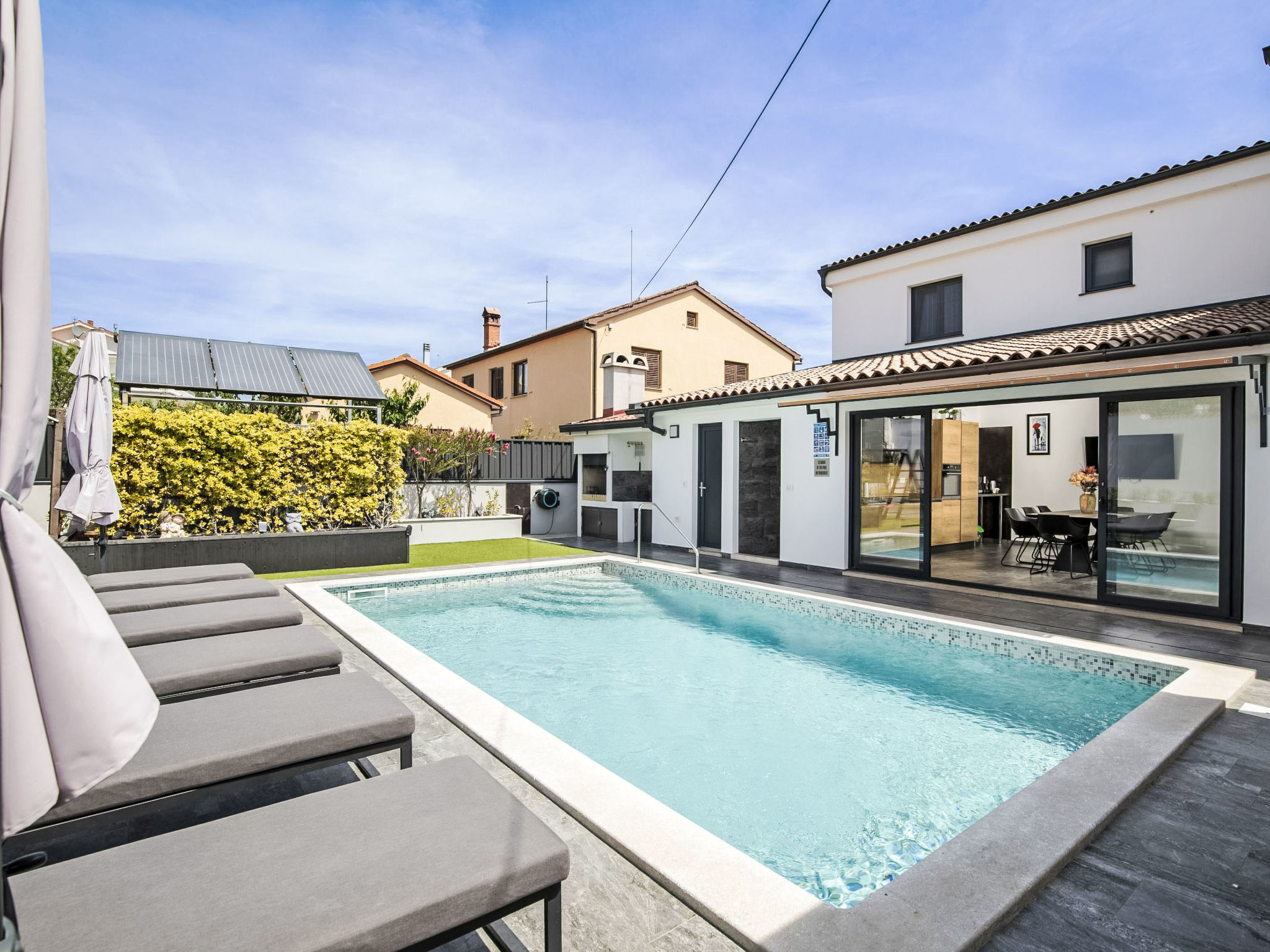 4 SZ mit Bad en suite Pool und Sommerküche