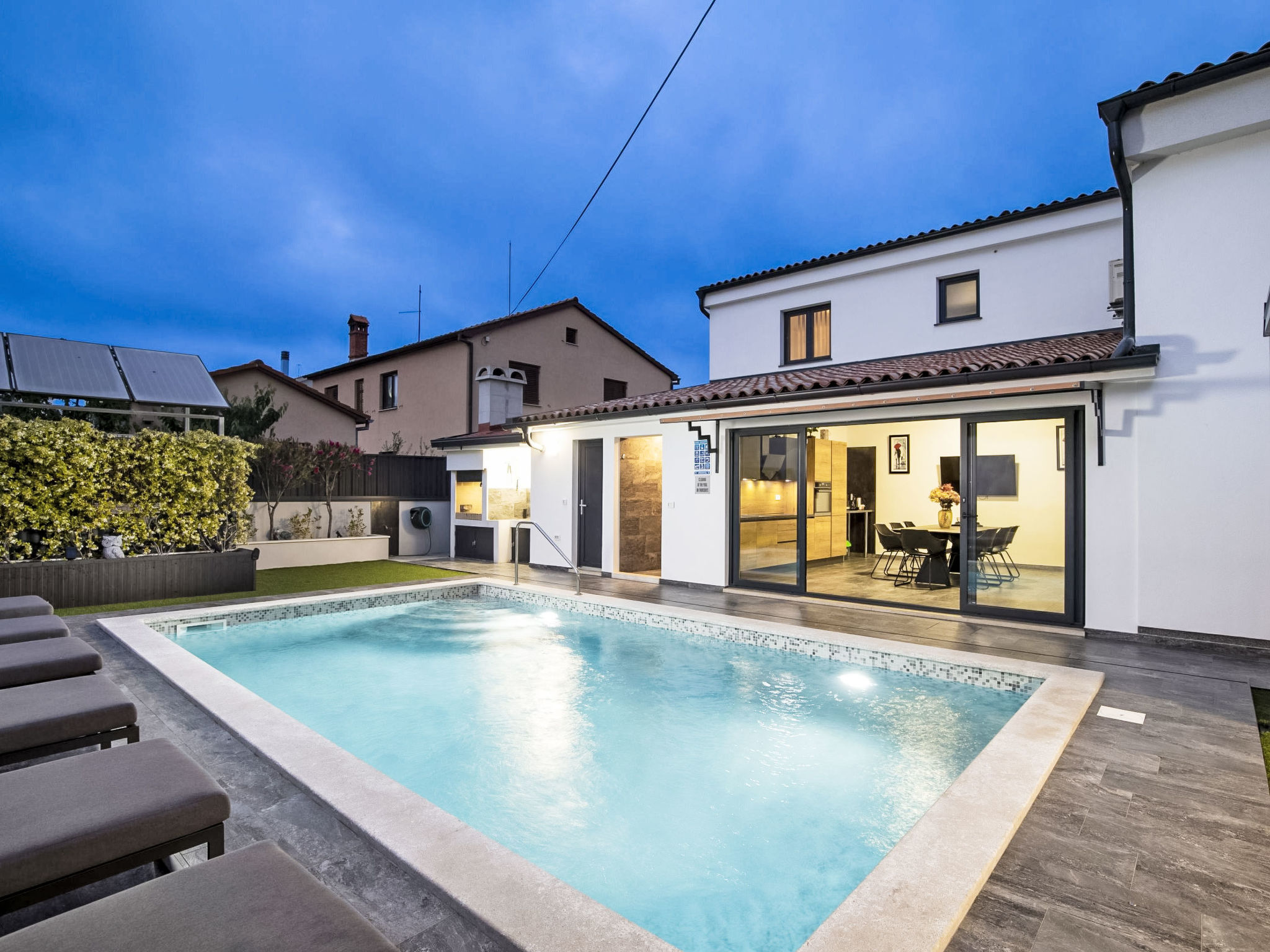 4 SZ mit Bad en suite Pool und Sommerküche