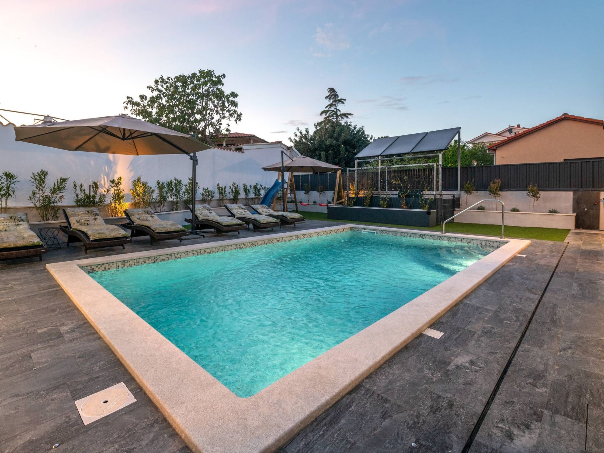 4 SZ mit Bad en suite Pool und Sommerküche-Binnen