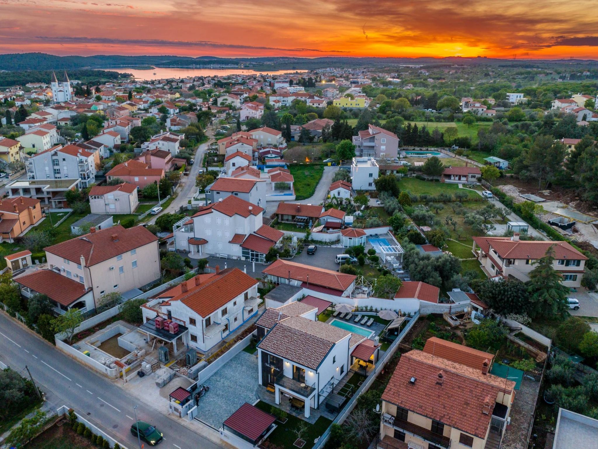 4 SZ mit Bad en suite Pool und Sommerküche-Binnen