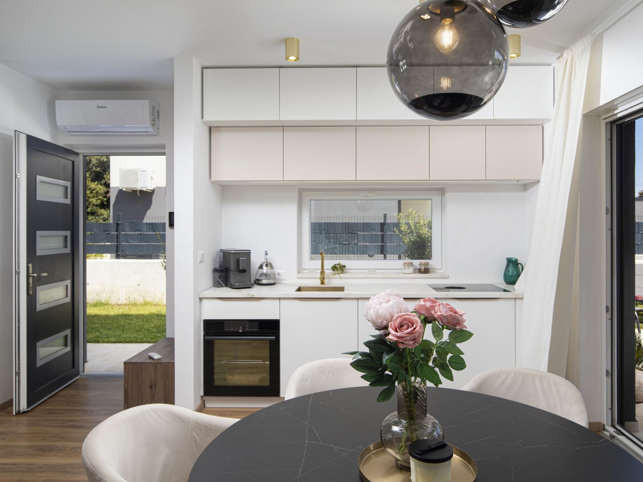 Villa Oasis mit beheiztem Pool, 700 m vom Meer entfernt-Inside