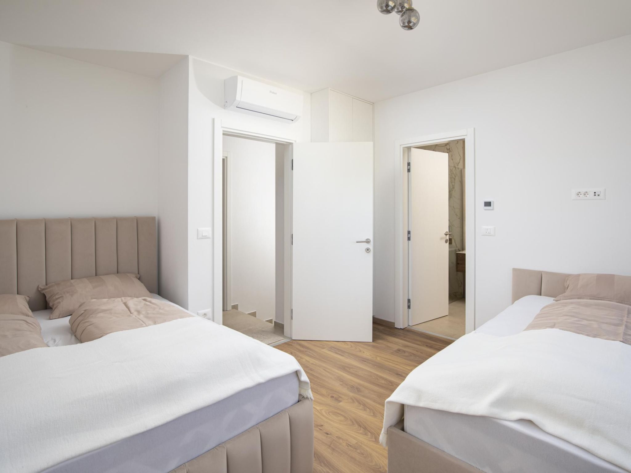 Villa Oasis mit beheiztem Pool, 700 m vom Meer entfernt-Inside