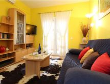 Schönes Apartment, privater Parkplatz und Strand in der Nähe