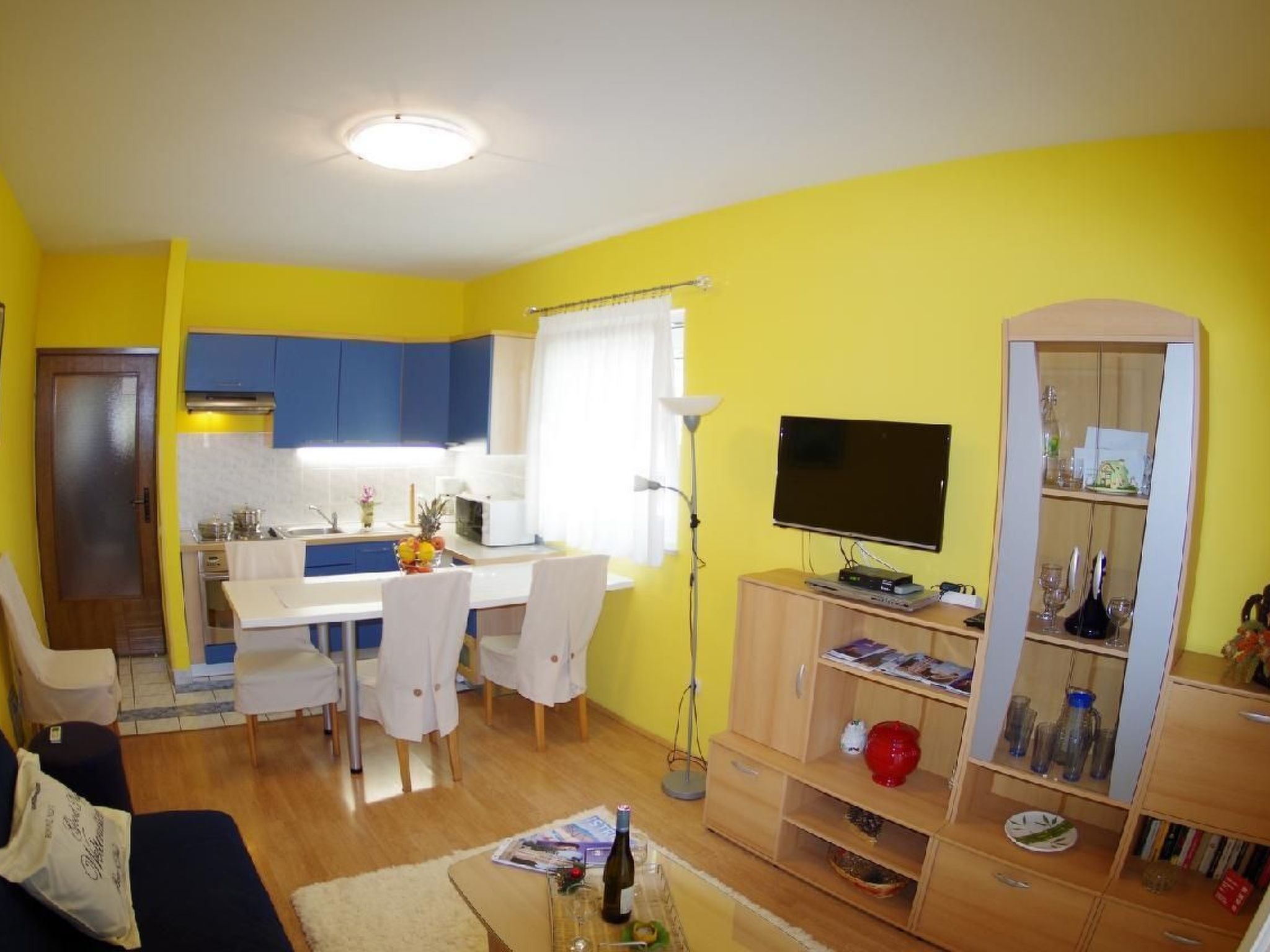 Schönes Apartment, privater Parkplatz und Strand in der Nähe-Inside