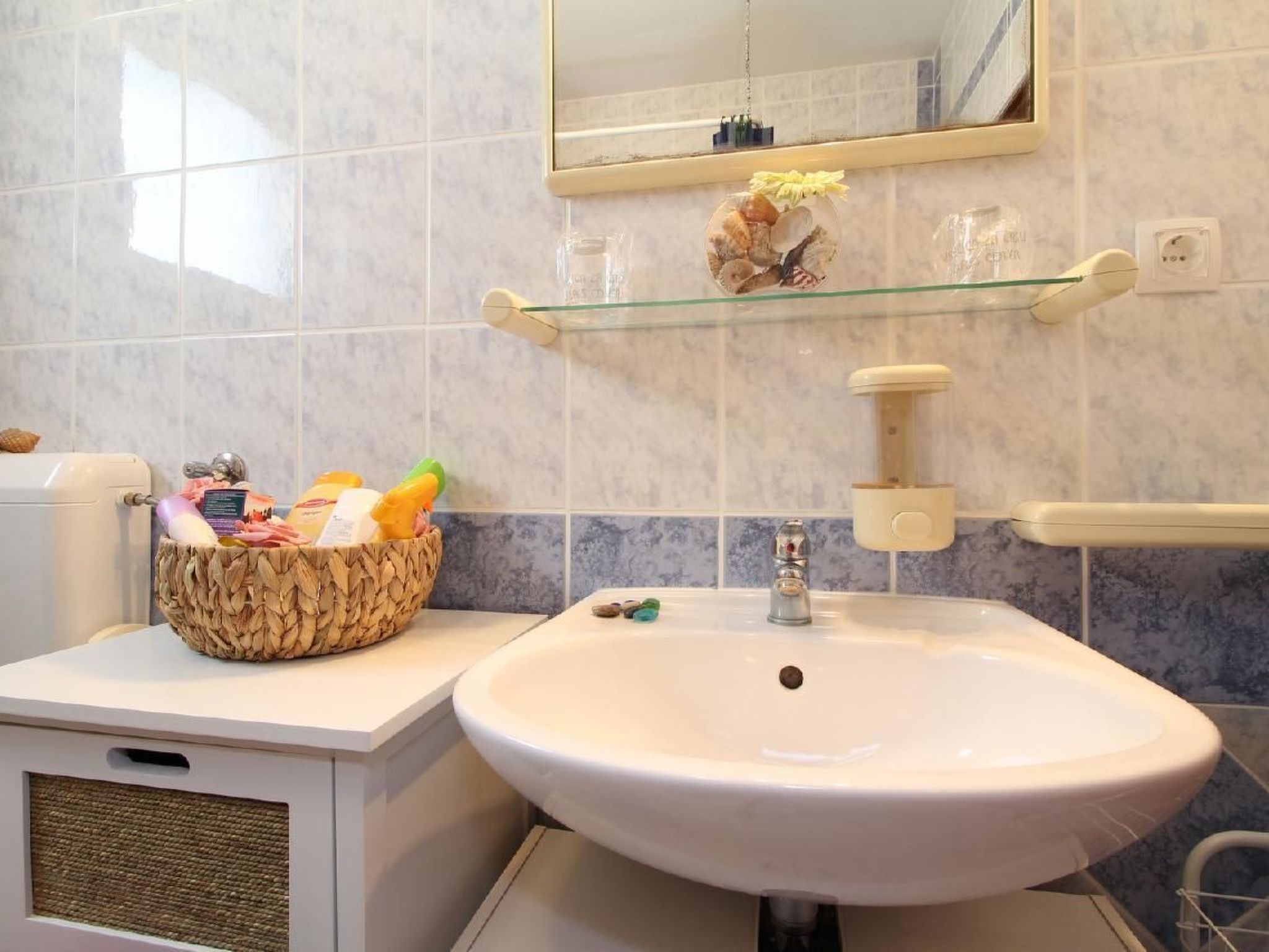 Schönes Apartment, privater Parkplatz und Strand in der Nähe-Inside