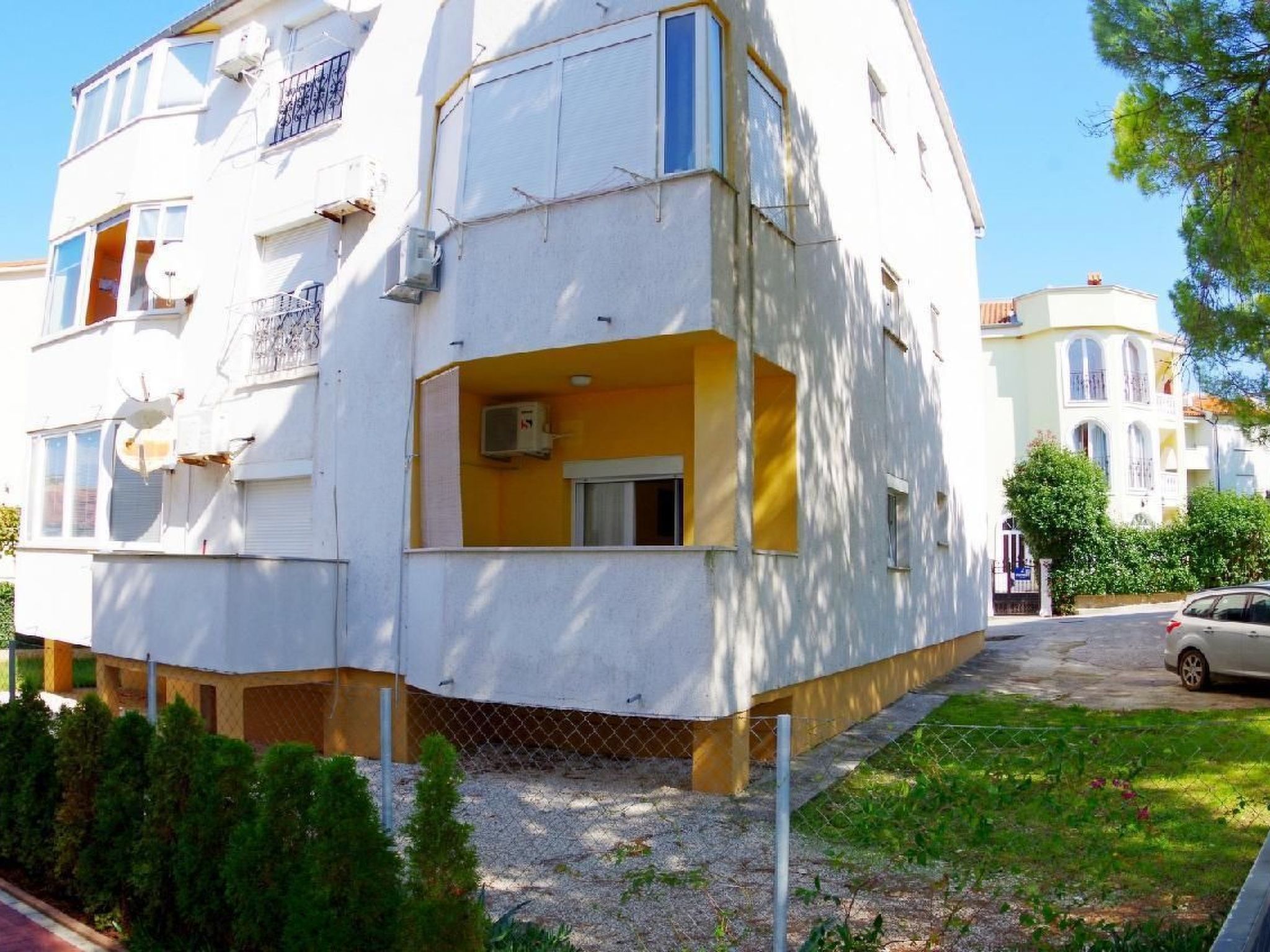 Photo of Schönes Apartment, privater Parkplatz und Strand in der Nähe