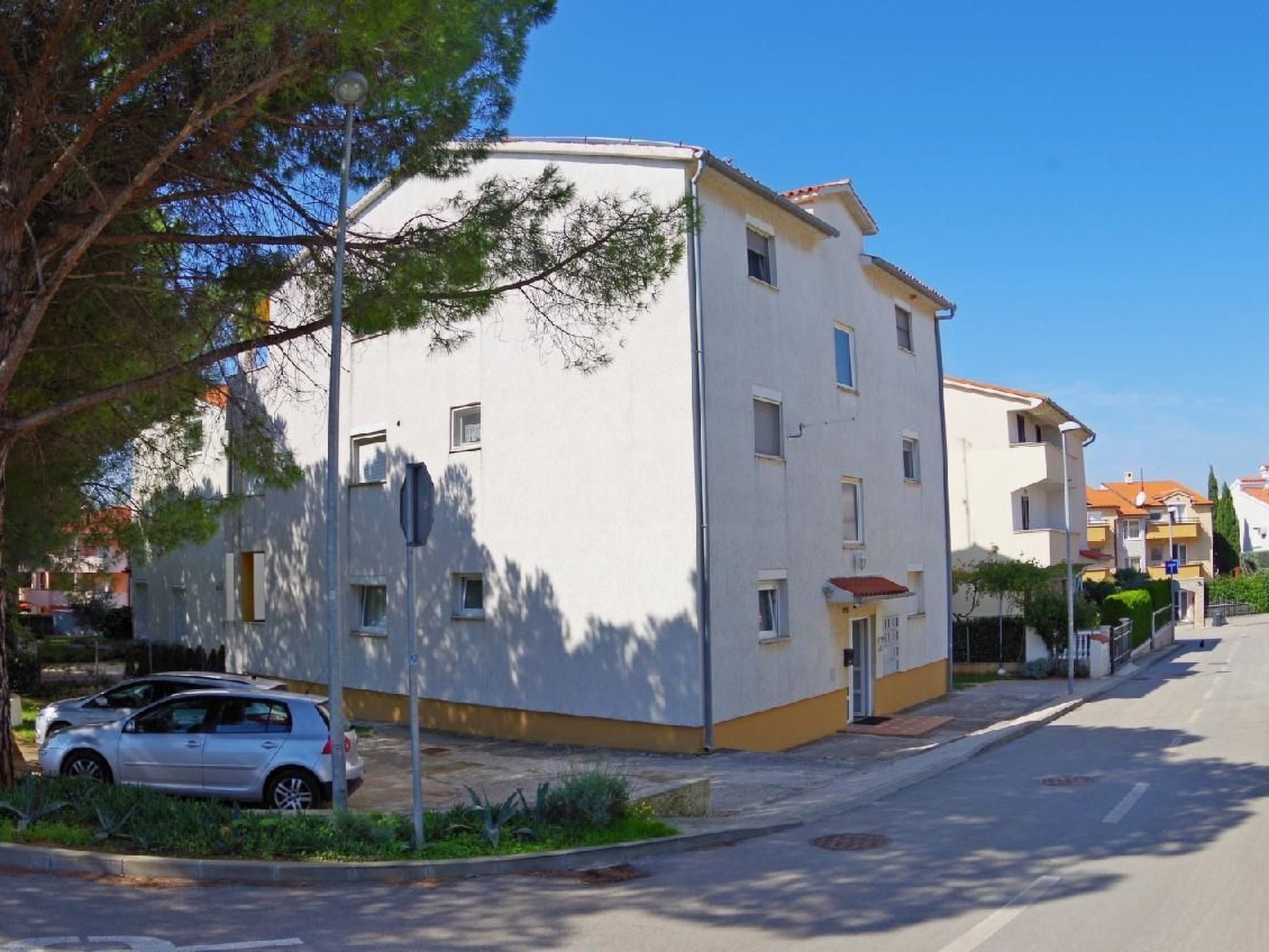 Photo of Schönes Apartment, privater Parkplatz und Strand in der Nähe